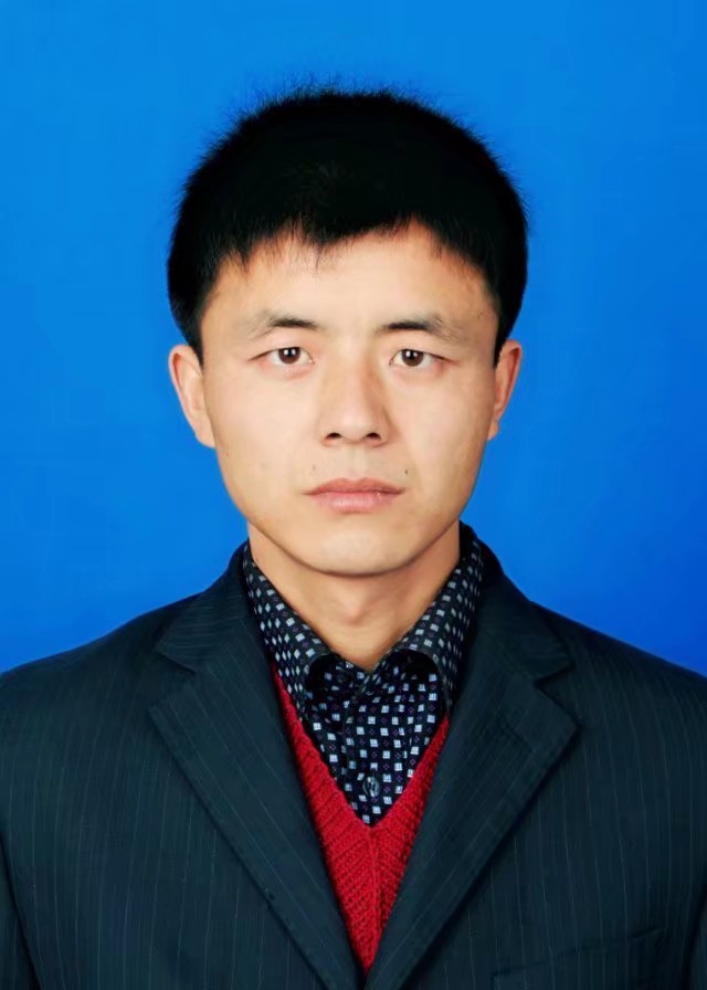 练亚锋头像