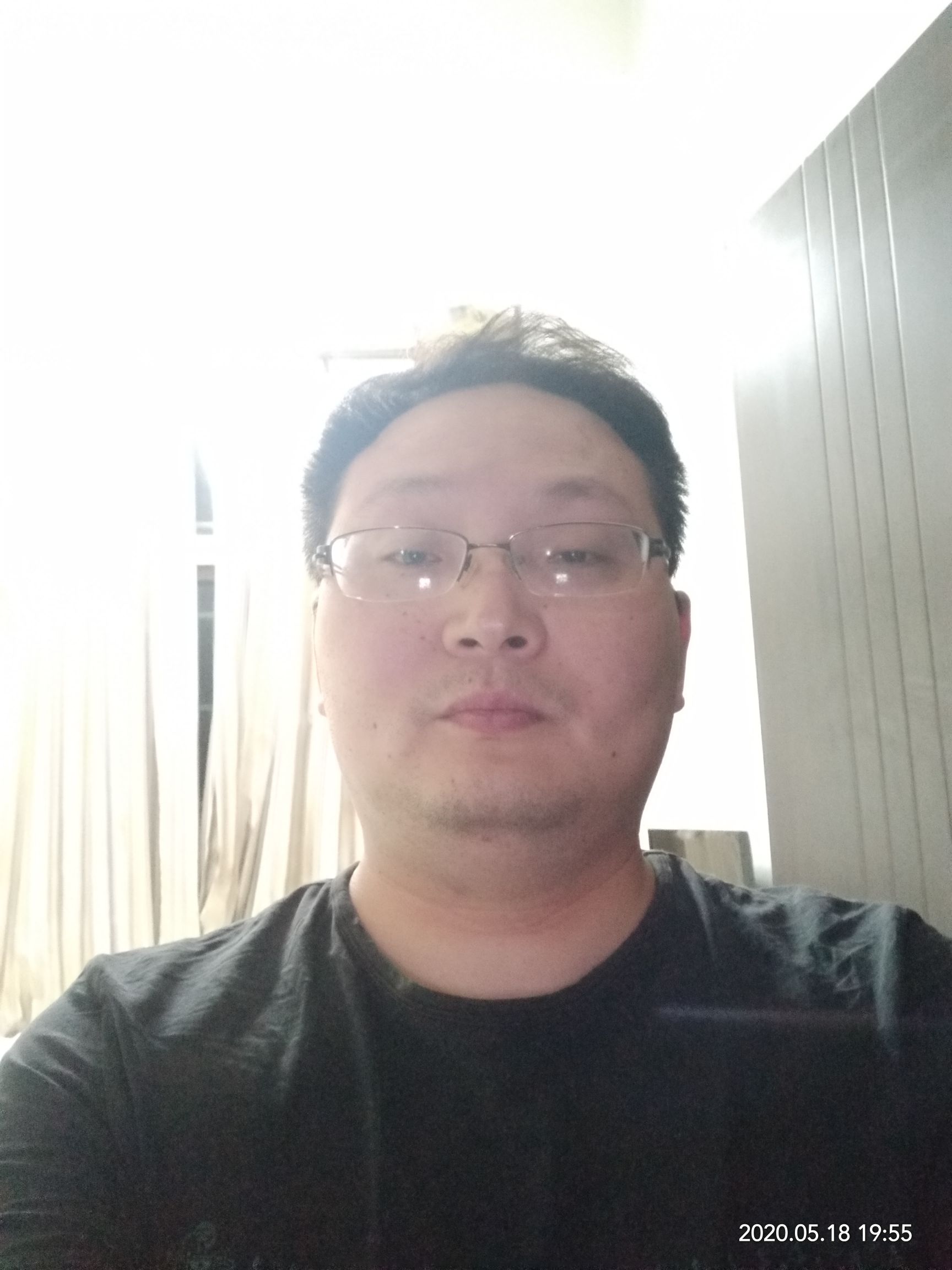 张华头像