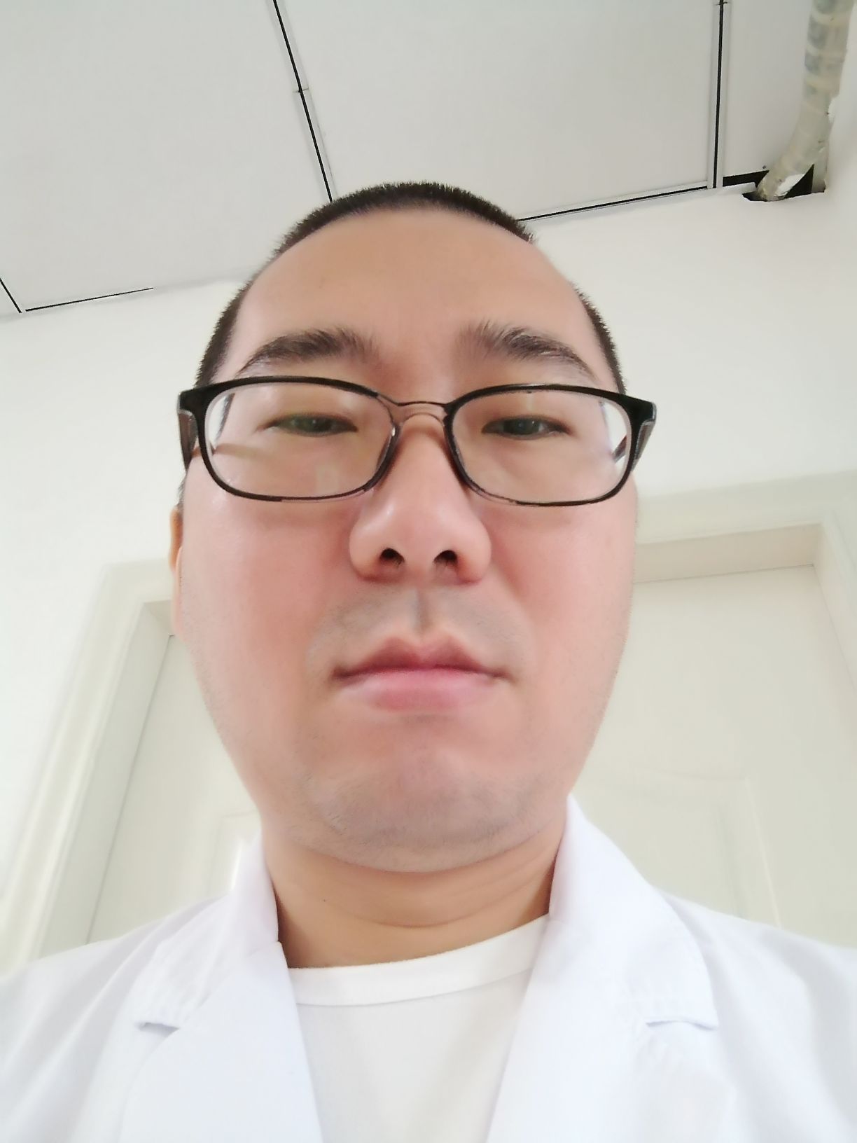 李亭头像