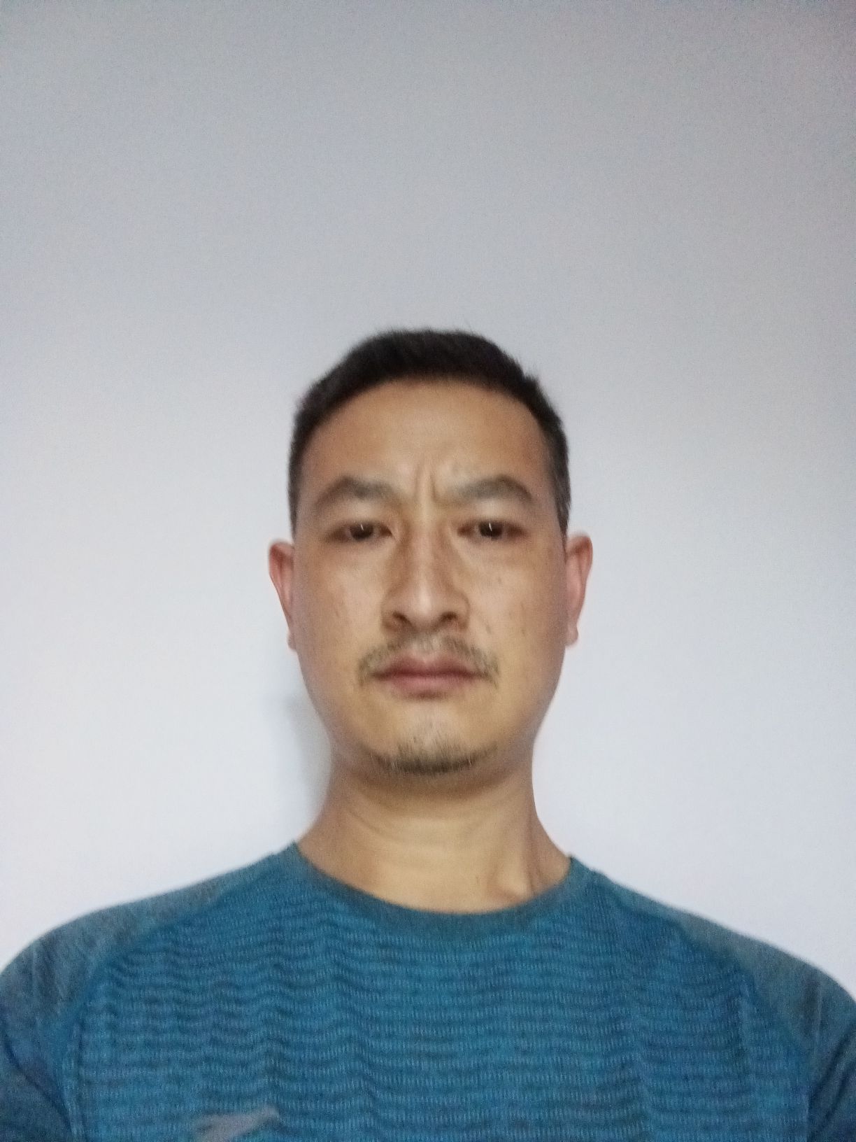 卫凯头像