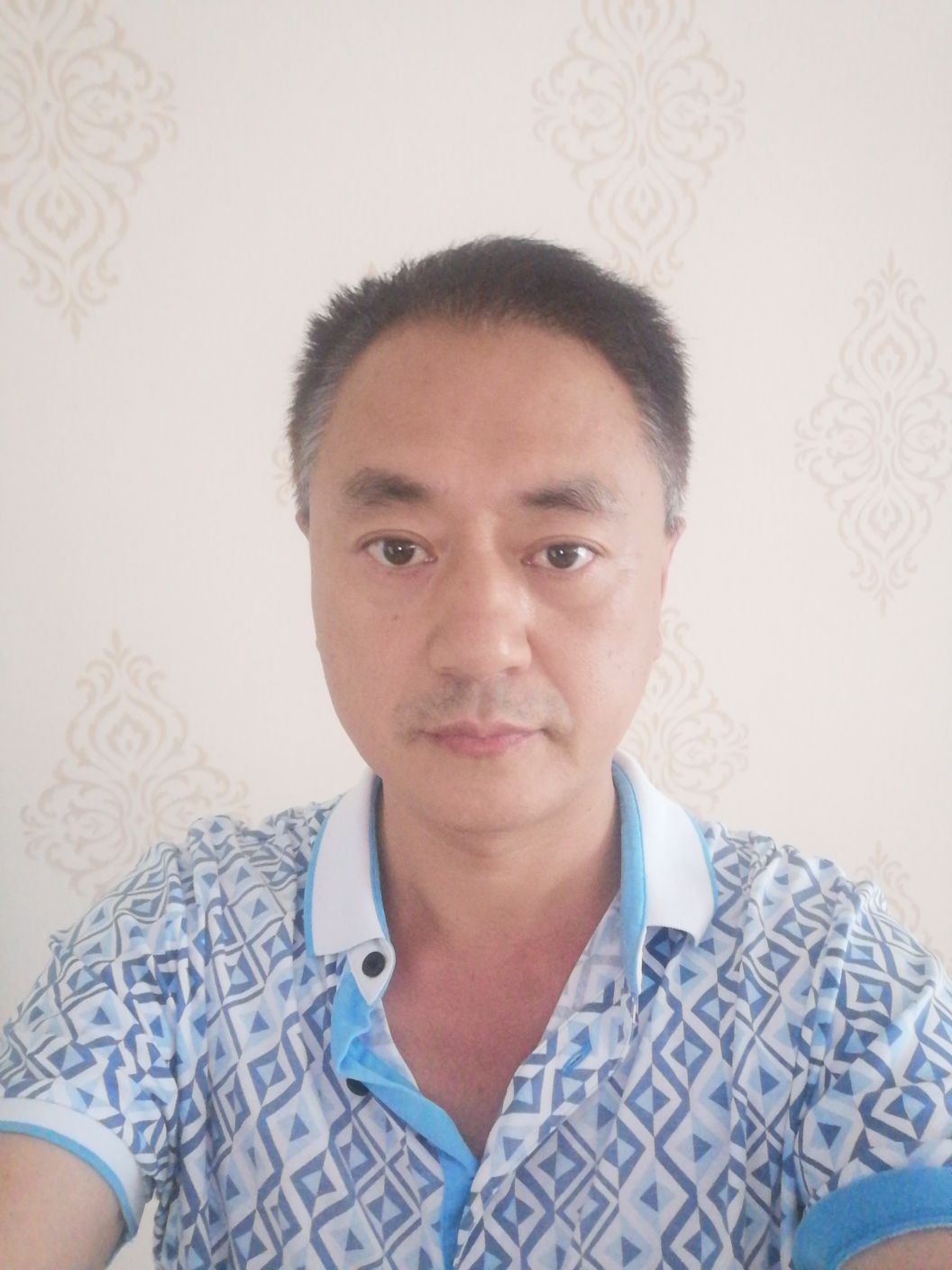 罗小平头像