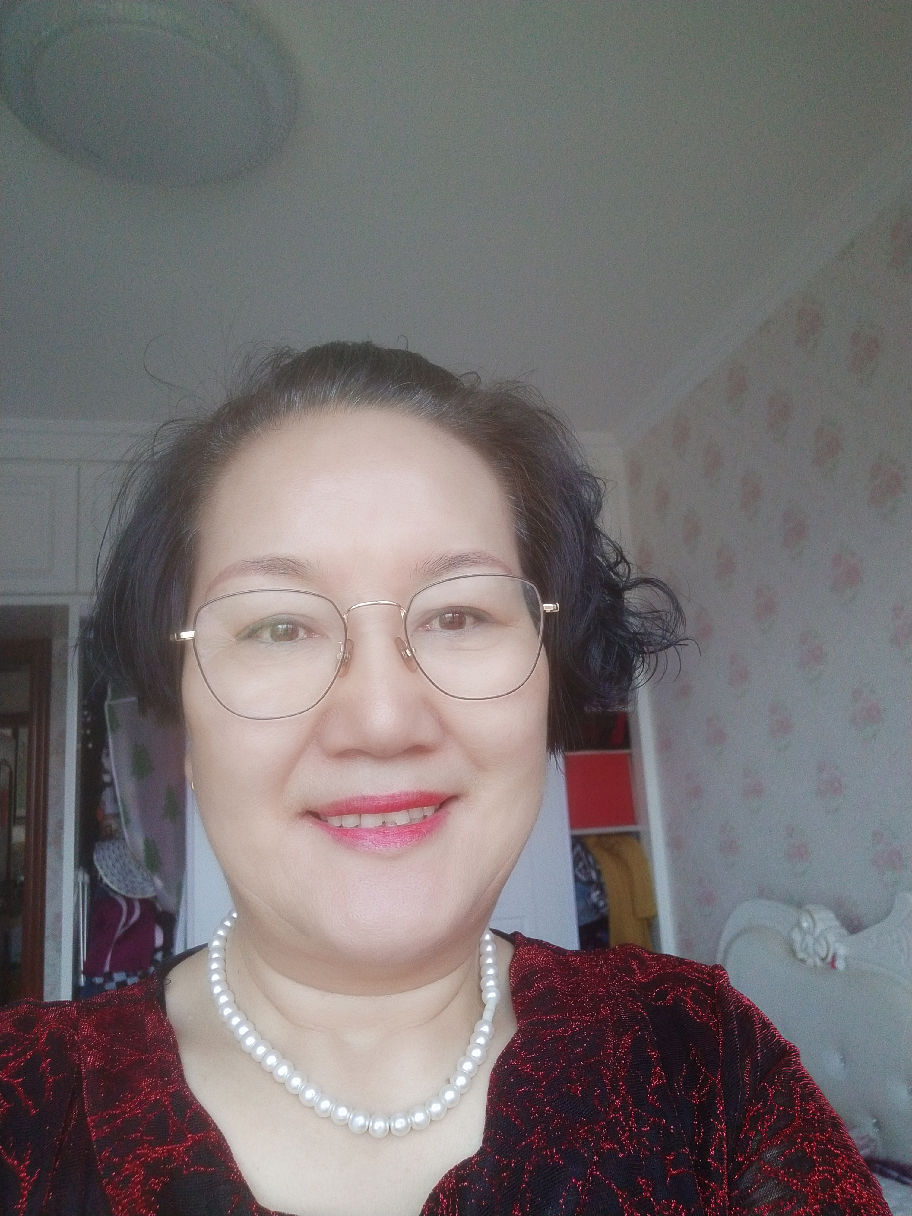 张占英头像