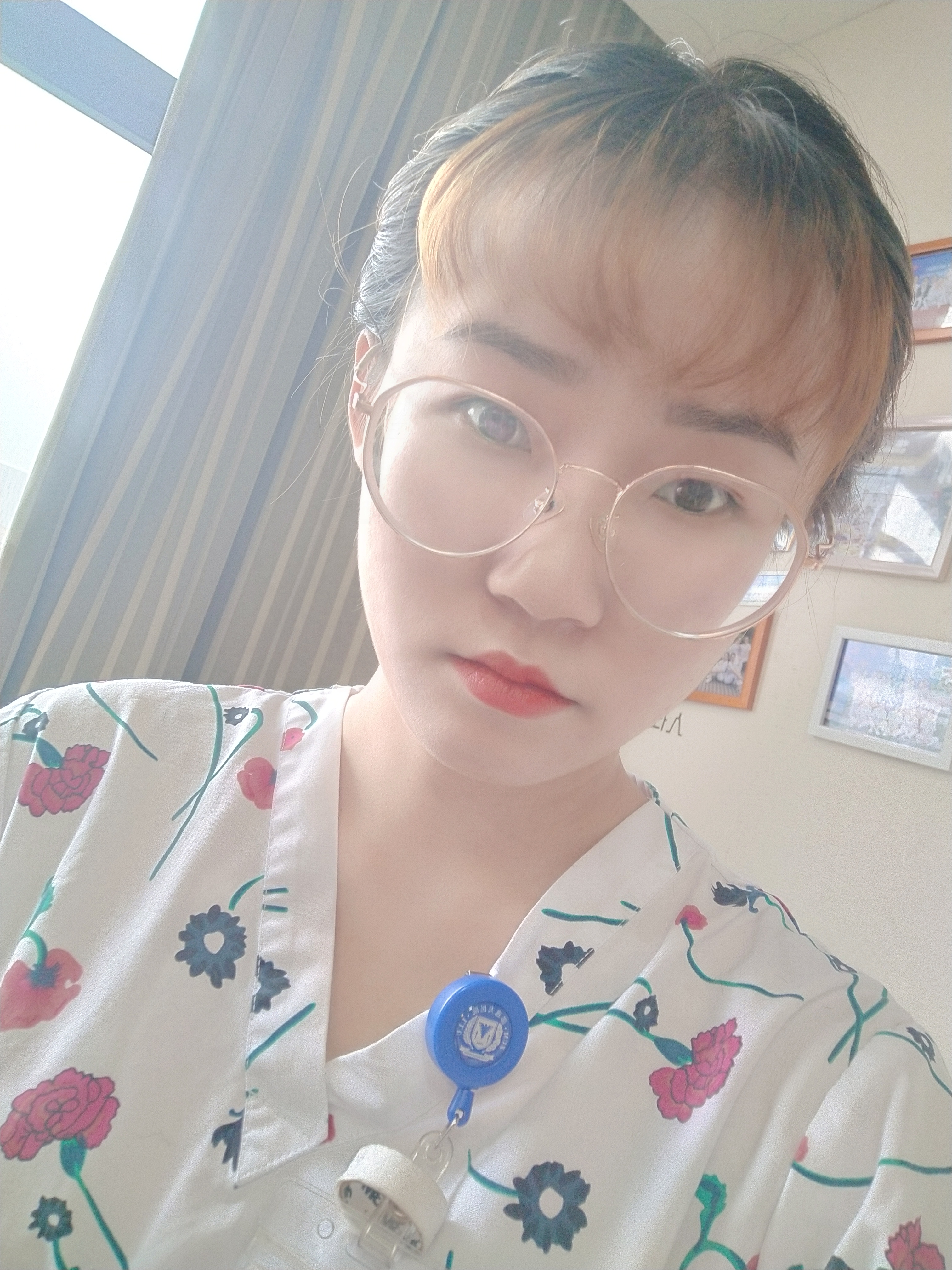 徐李依头像
