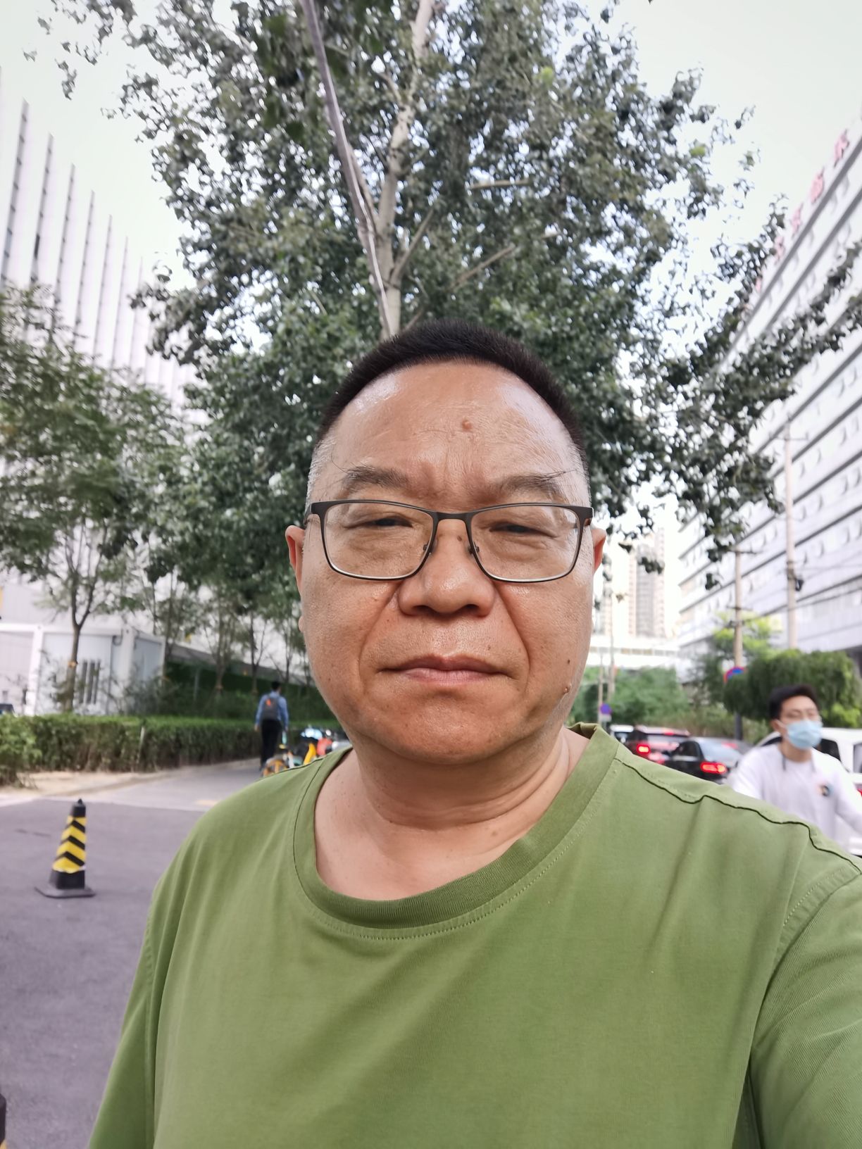 王保西头像