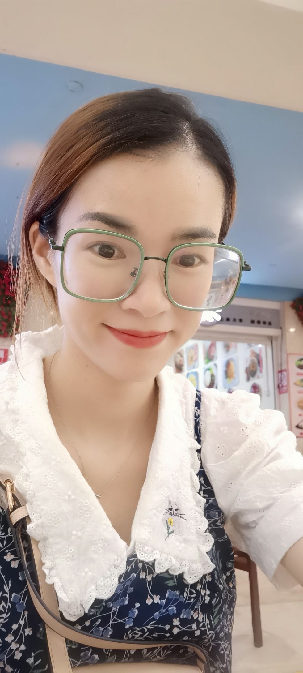 黄喆妮头像