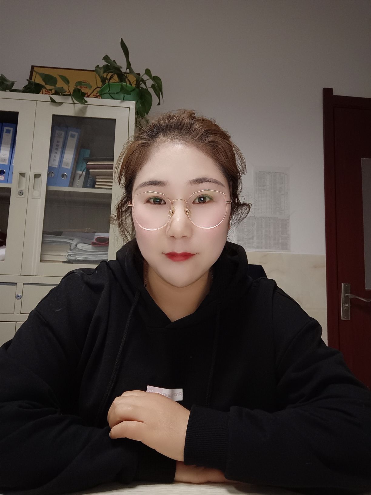 李艳娟头像