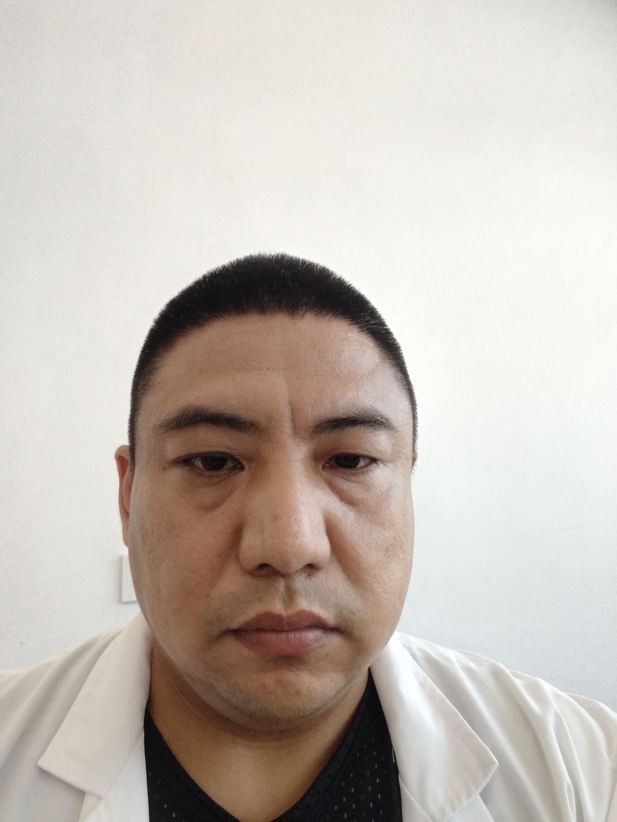 孙强头像