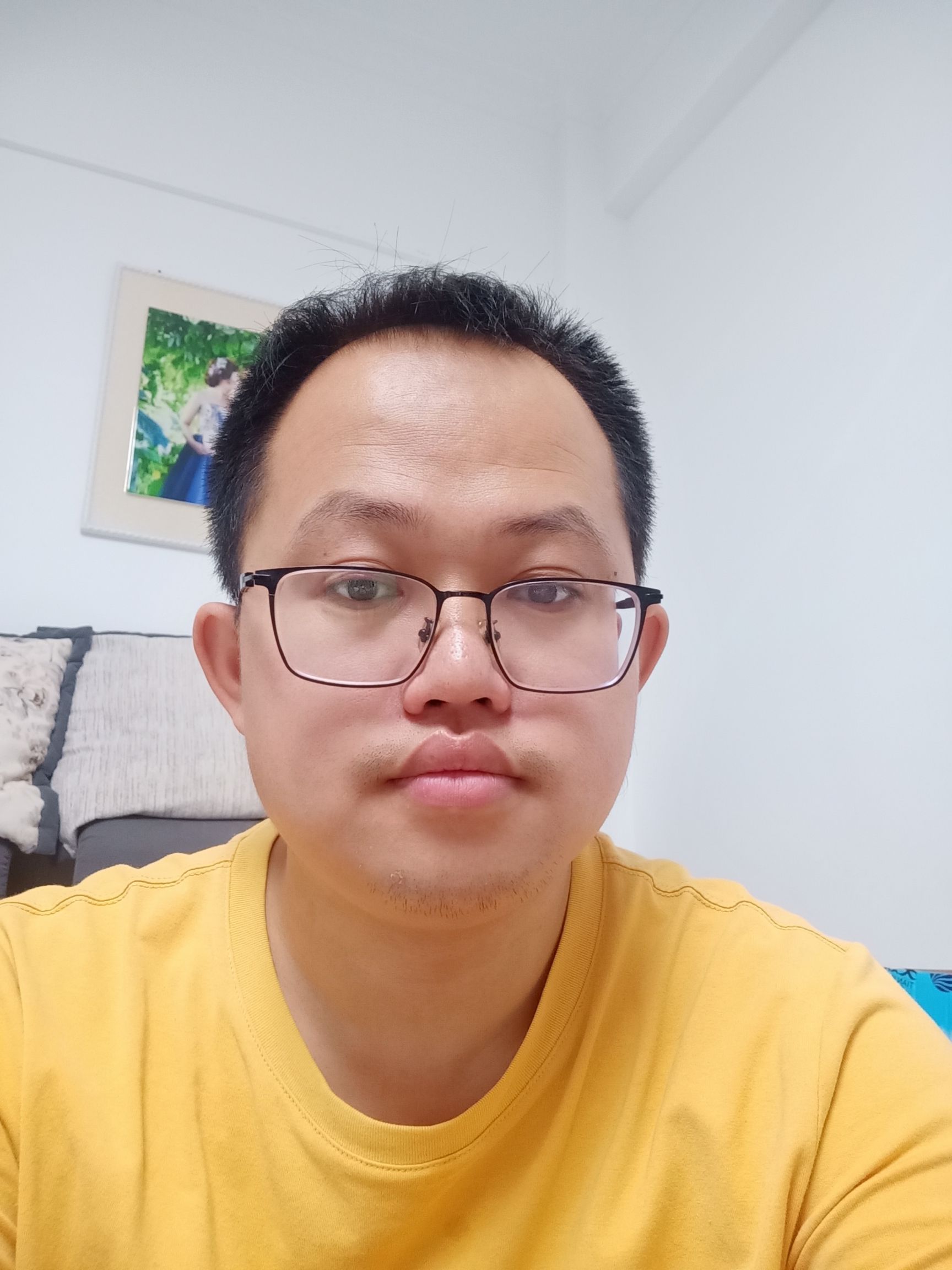 闫铭头像