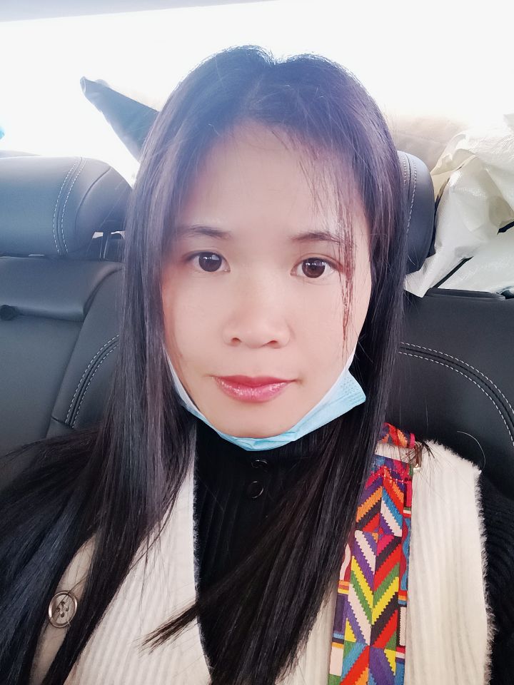 黄丽春头像