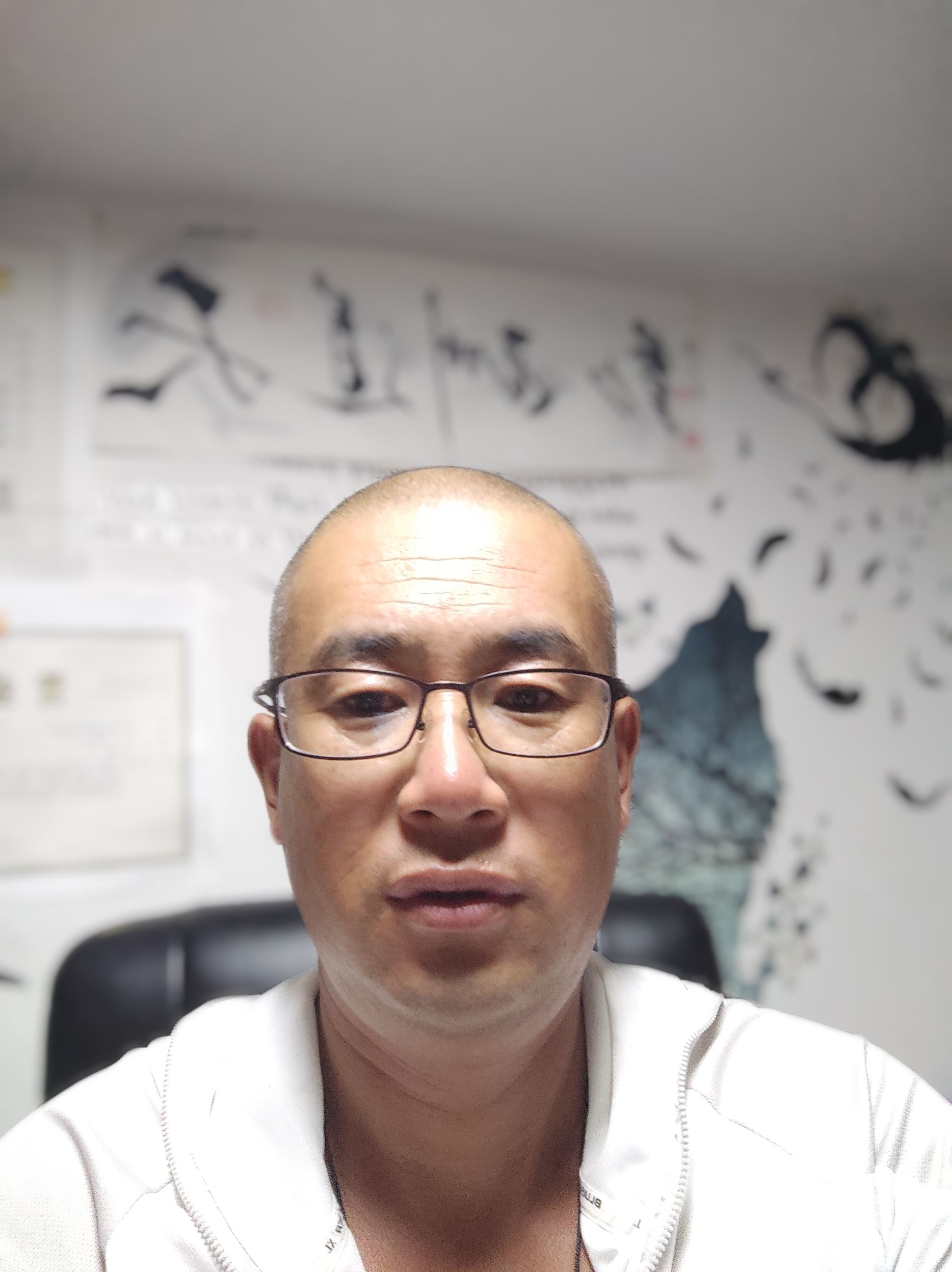 骆强头像
