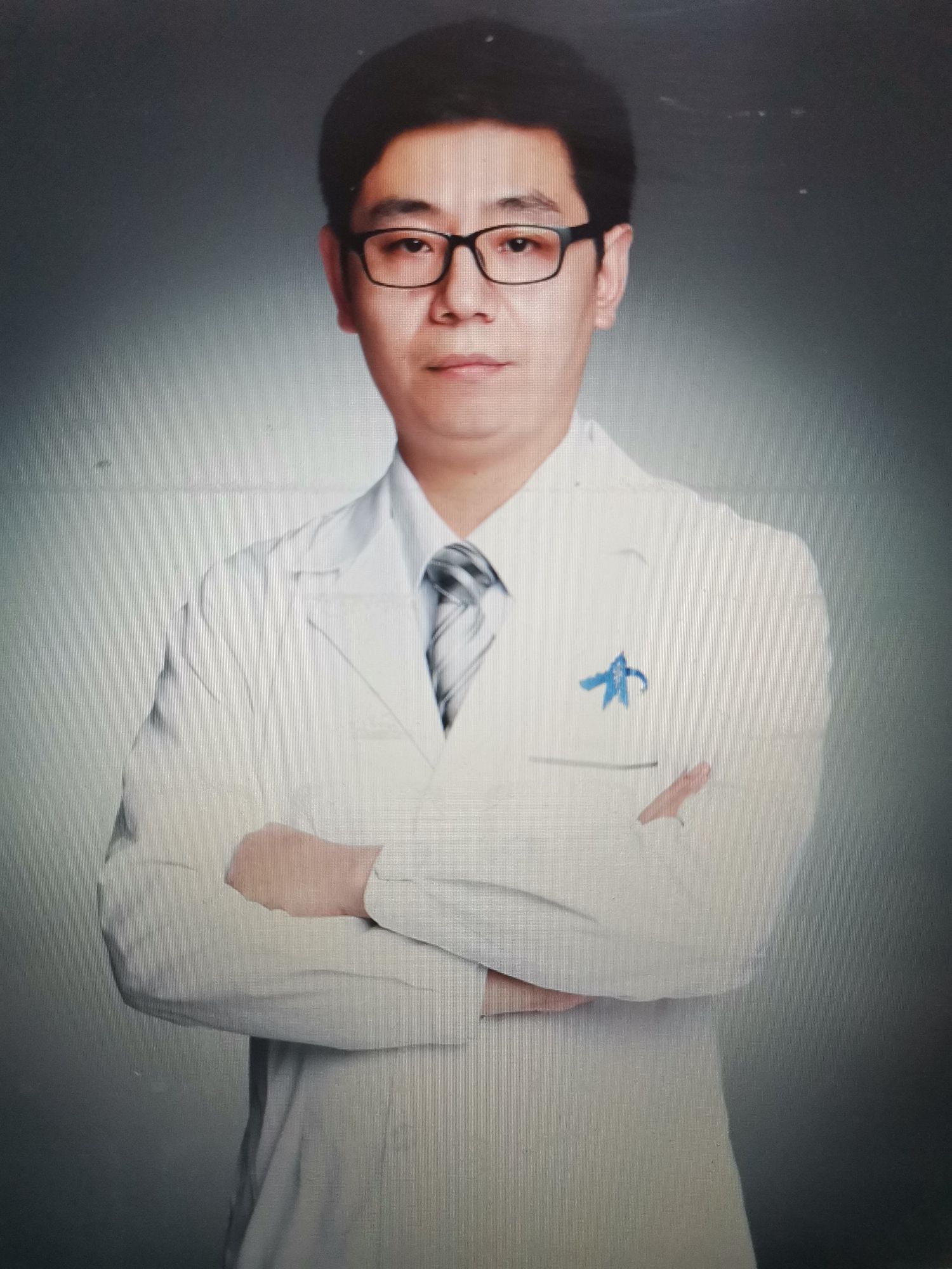 严小鹏头像