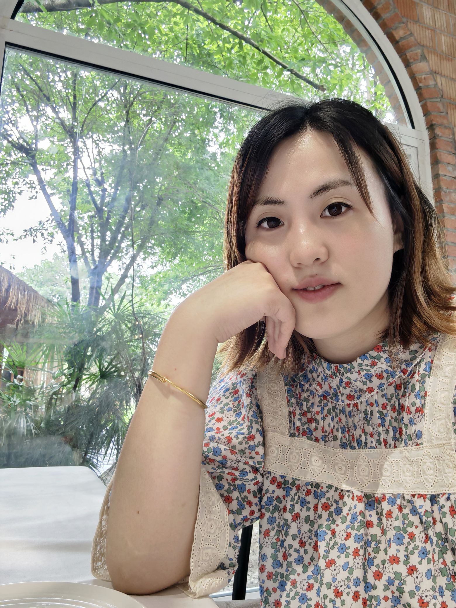 张婷头像