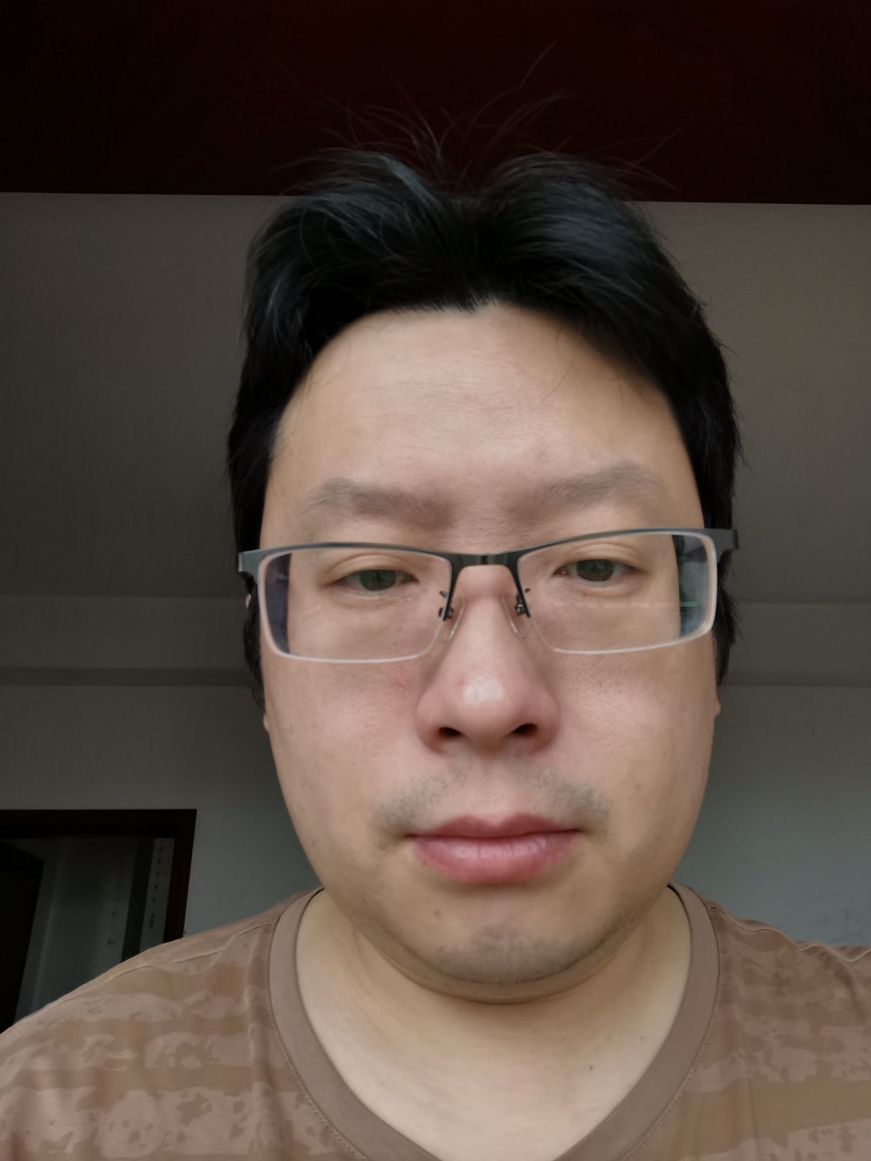 王艇头像