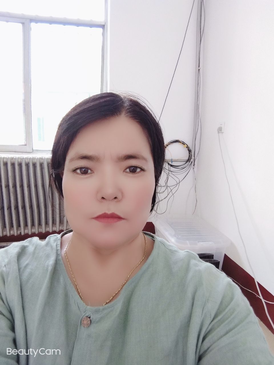 吴爱英头像