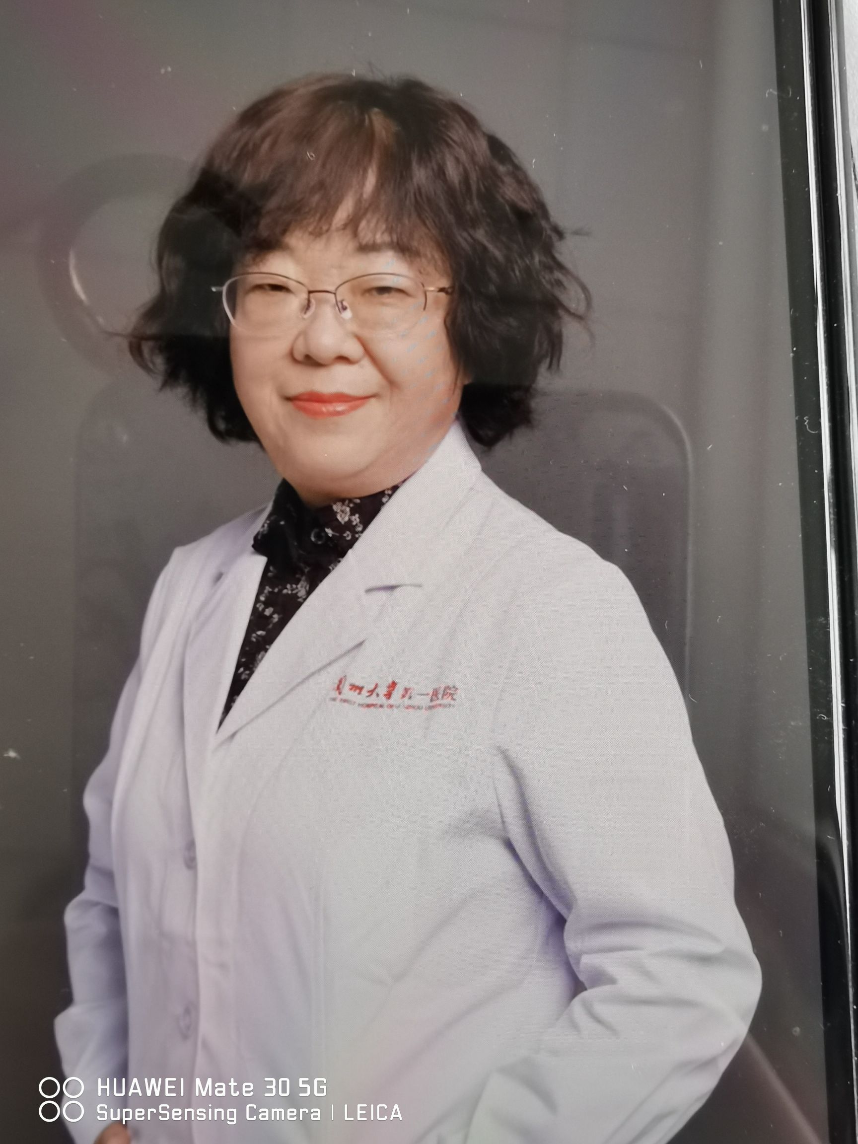 梁昭红头像