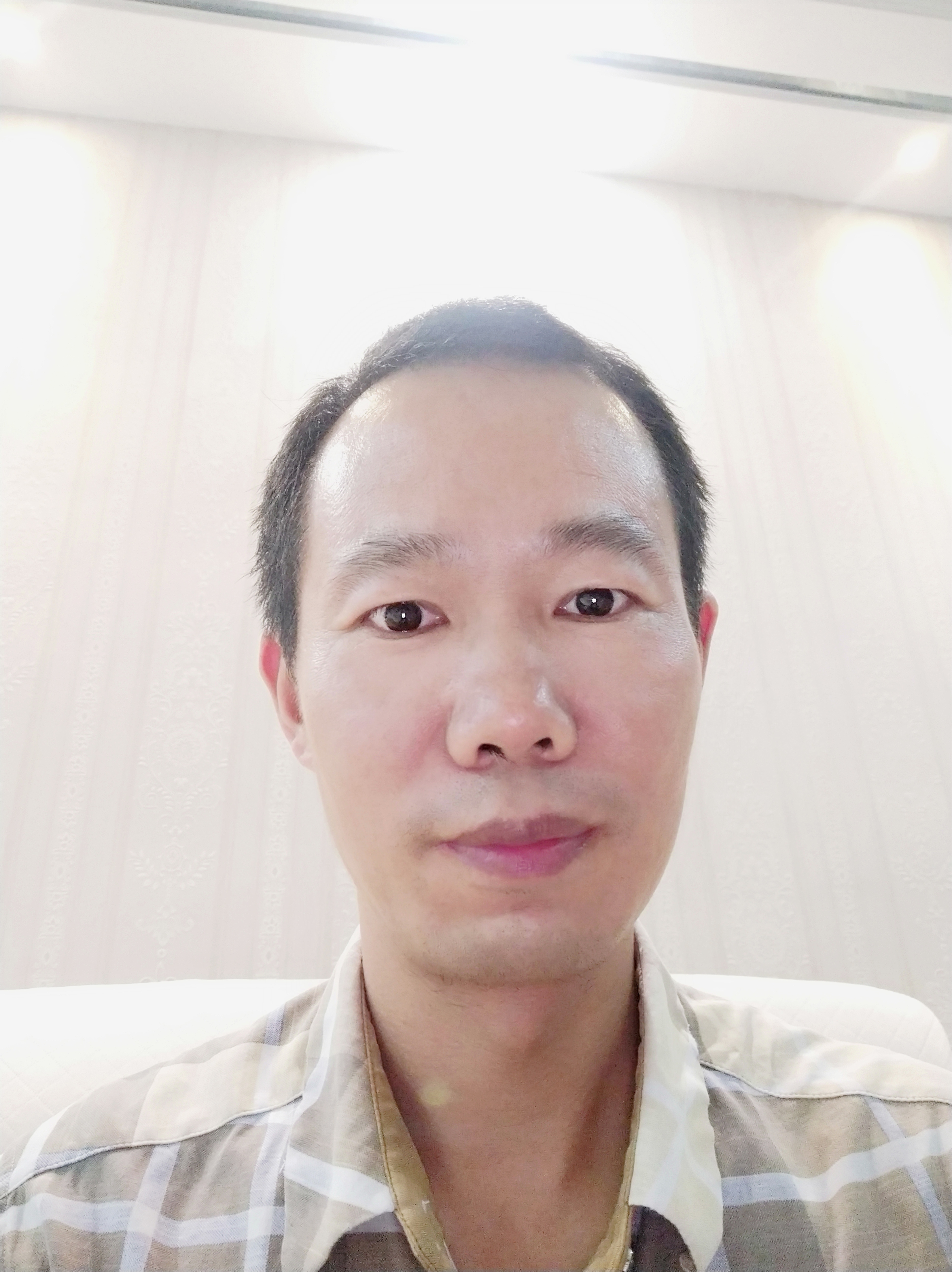 周朋头像