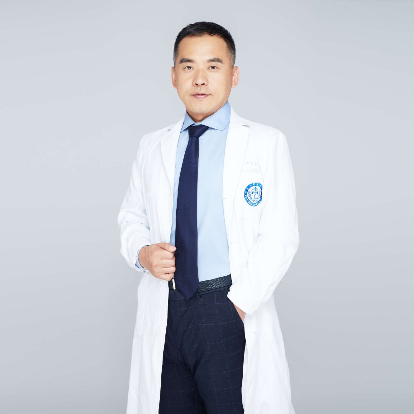 徐严明头像