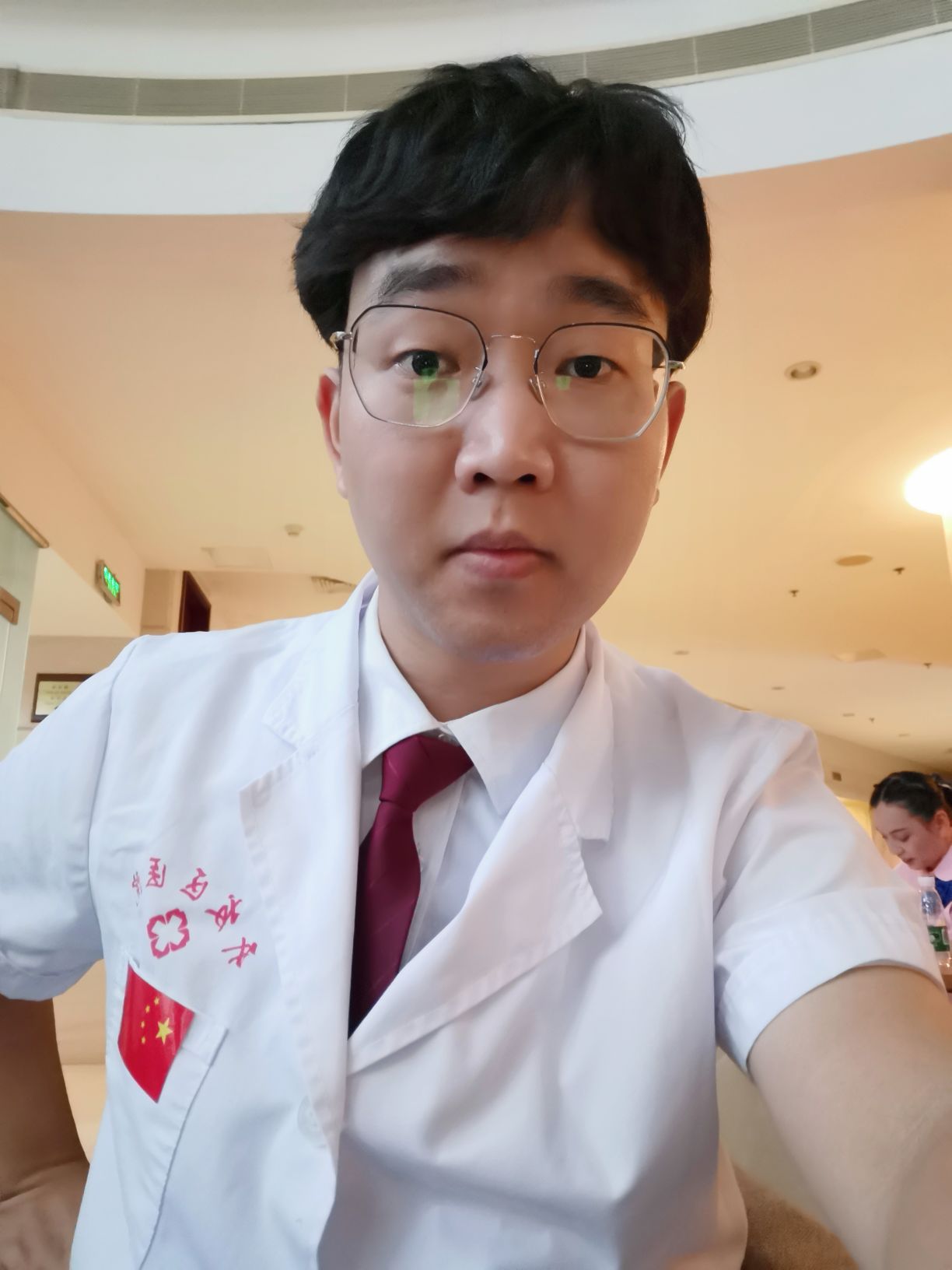 陈秋先头像