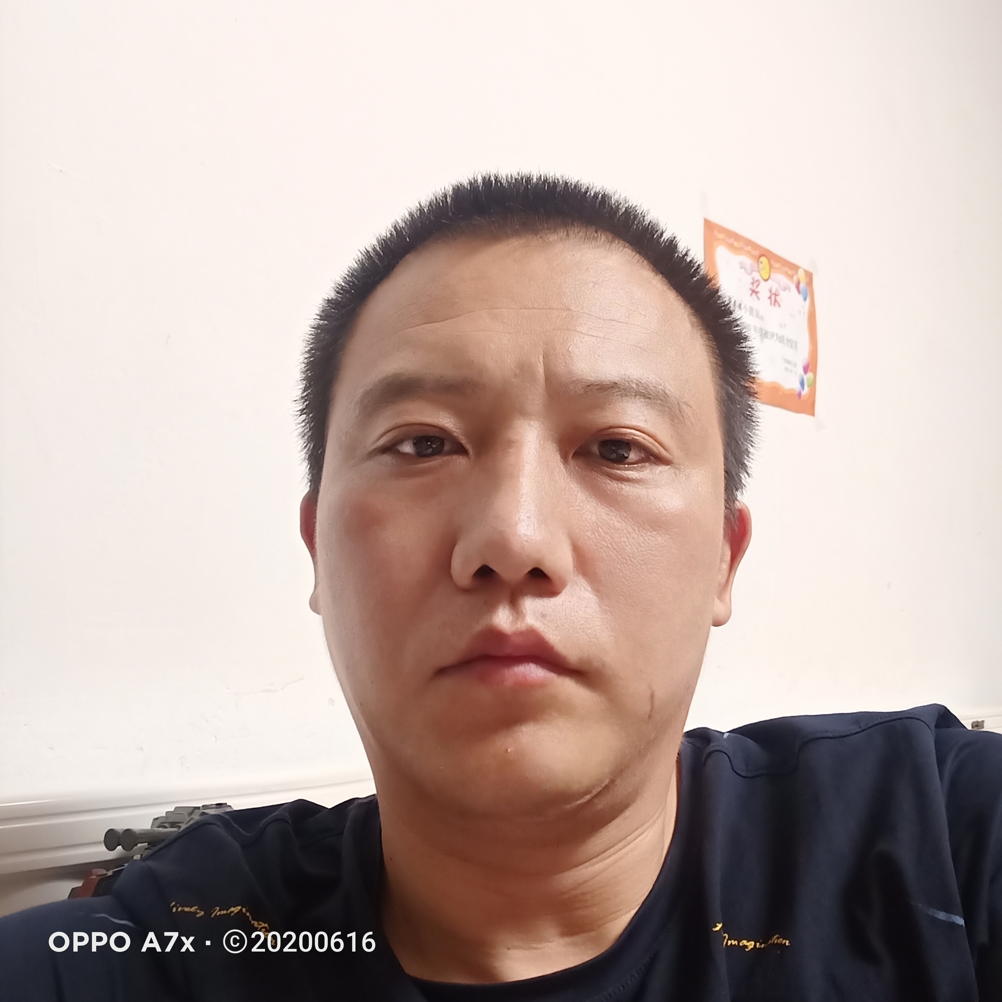 梁冲头像