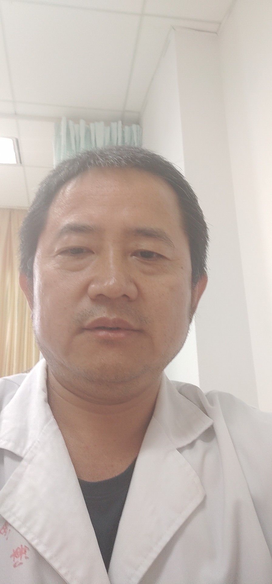 余活泼头像