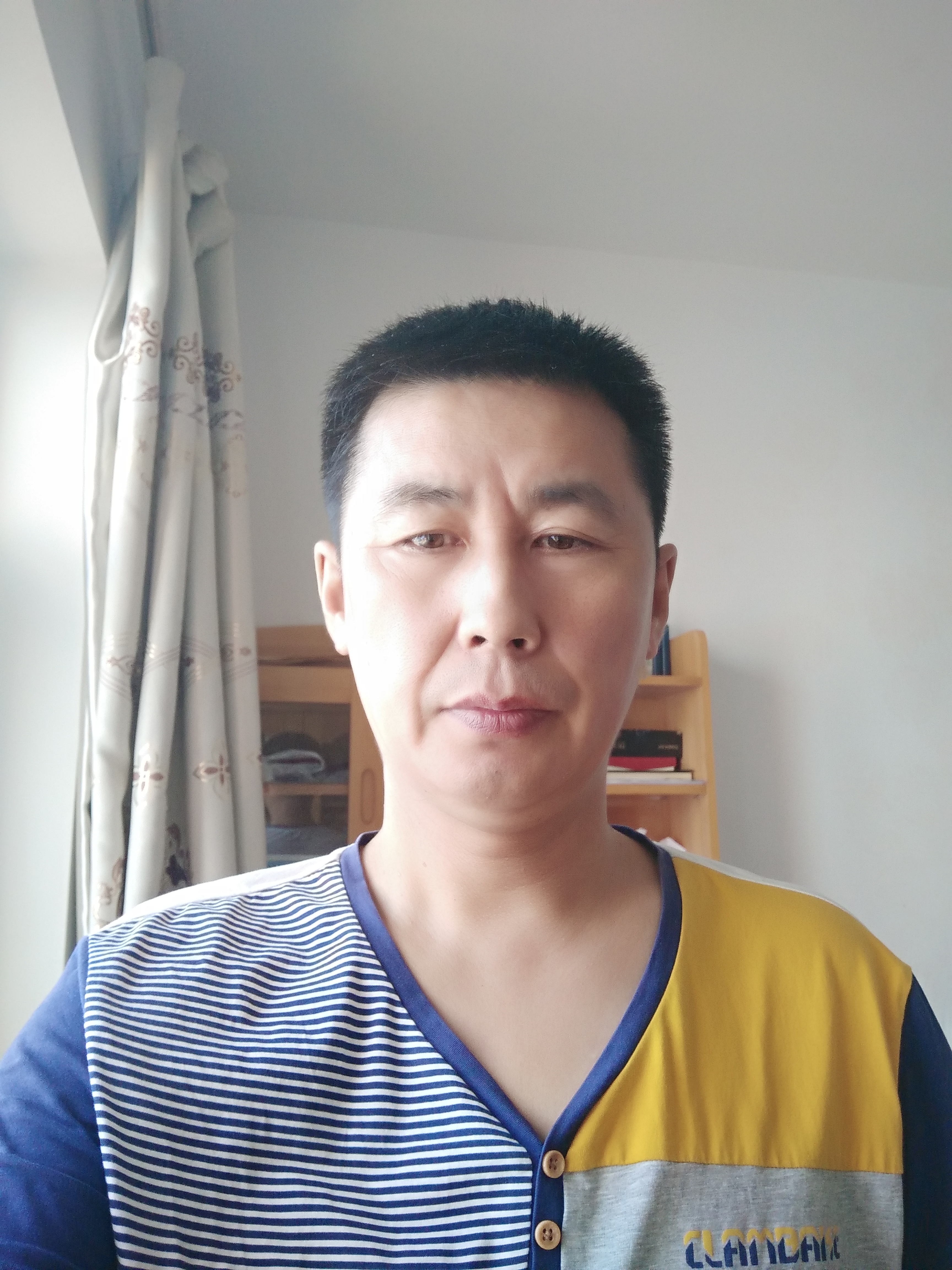 何强头像