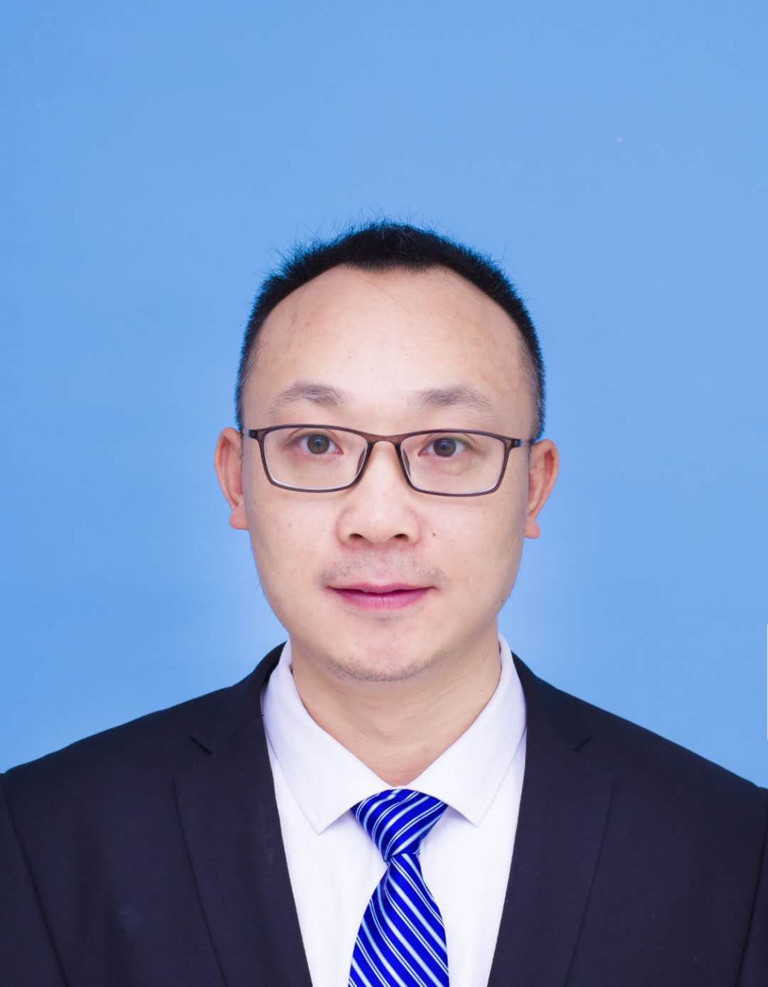 李震头像