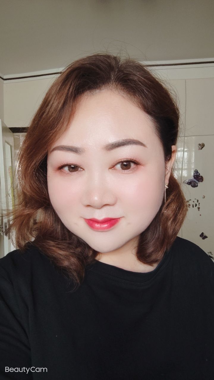 雷琼头像