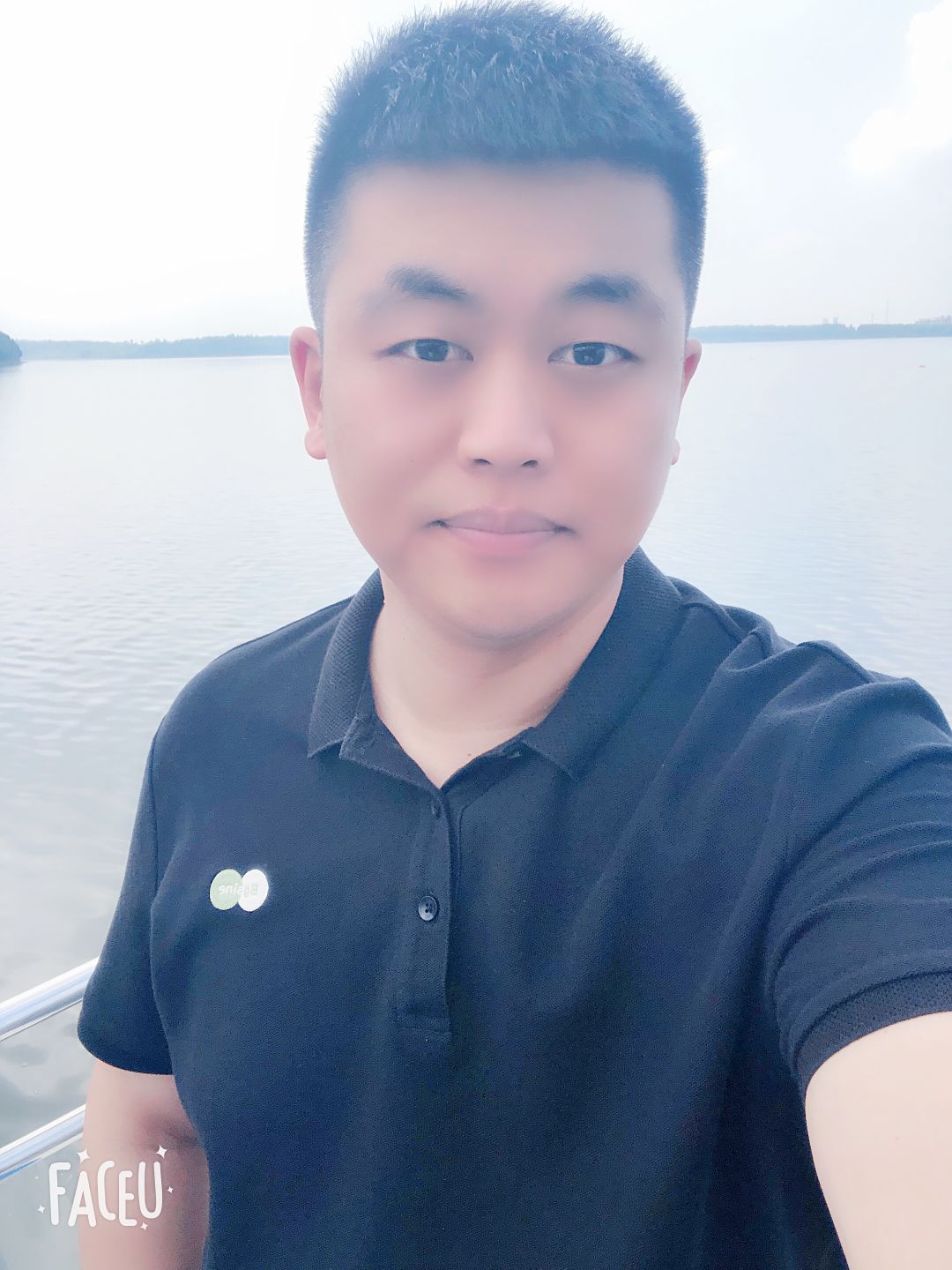 张佳伟头像