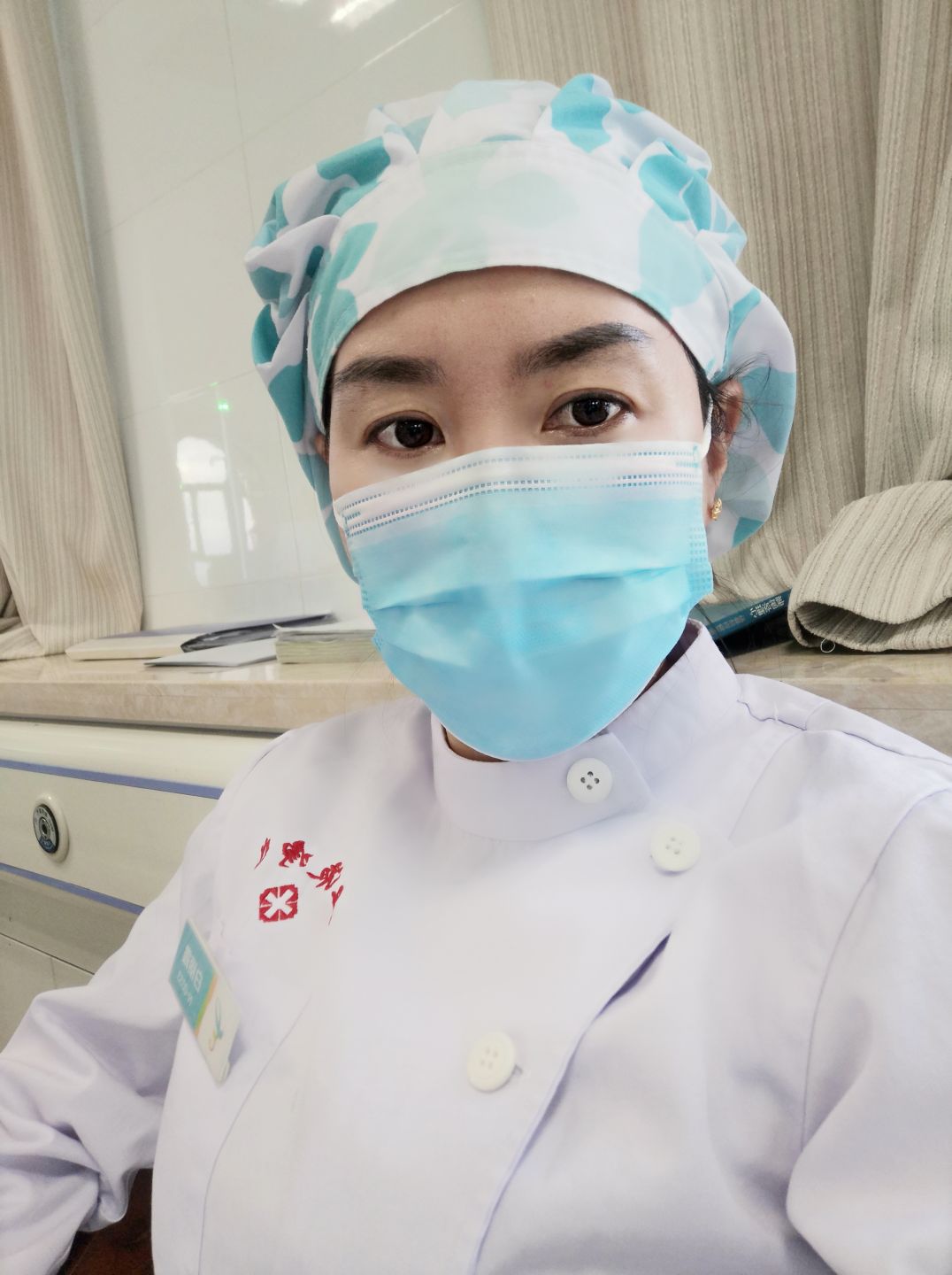 白丽霞头像