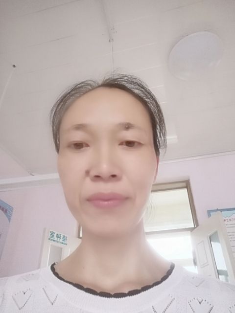 成彦丽头像