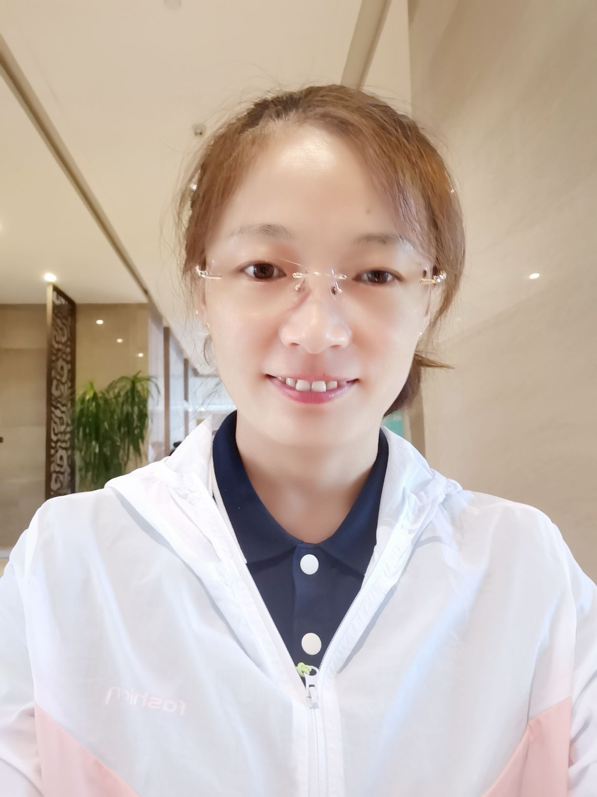 孟琳头像