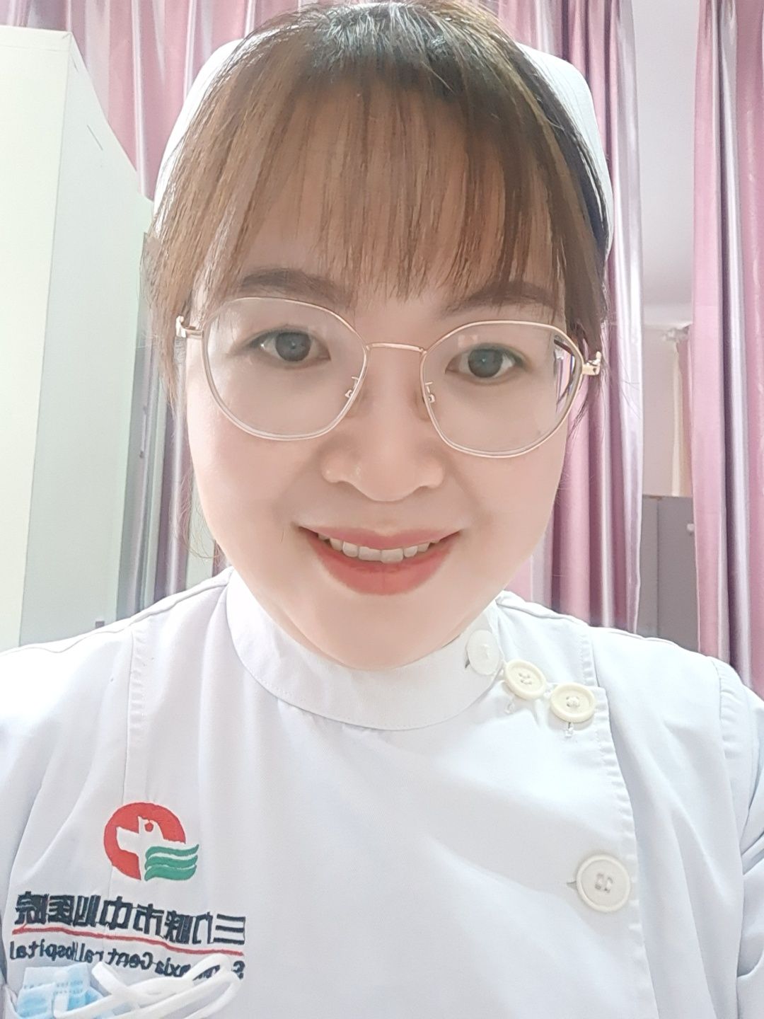 杨育丹头像