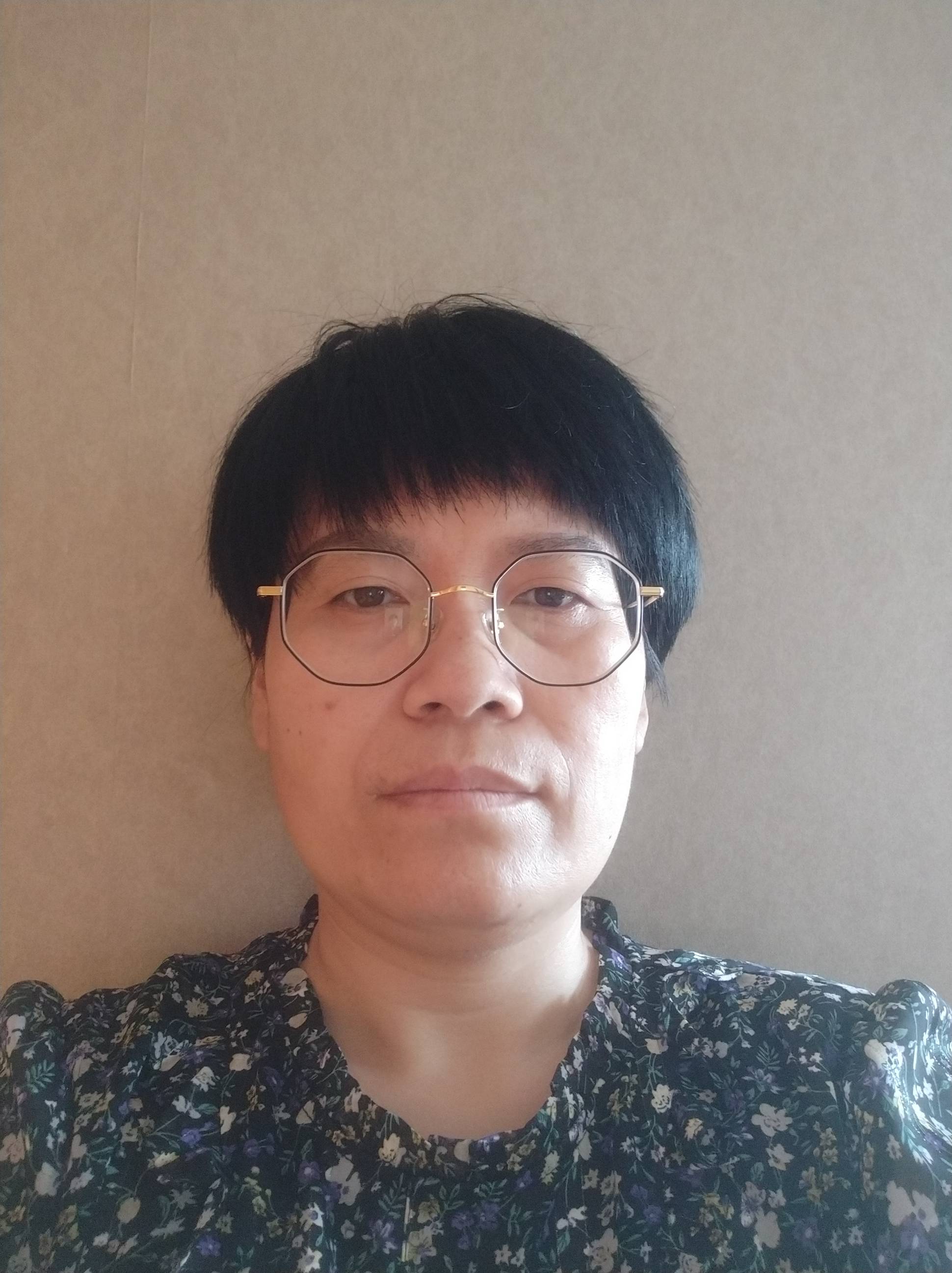 纪巧慧头像