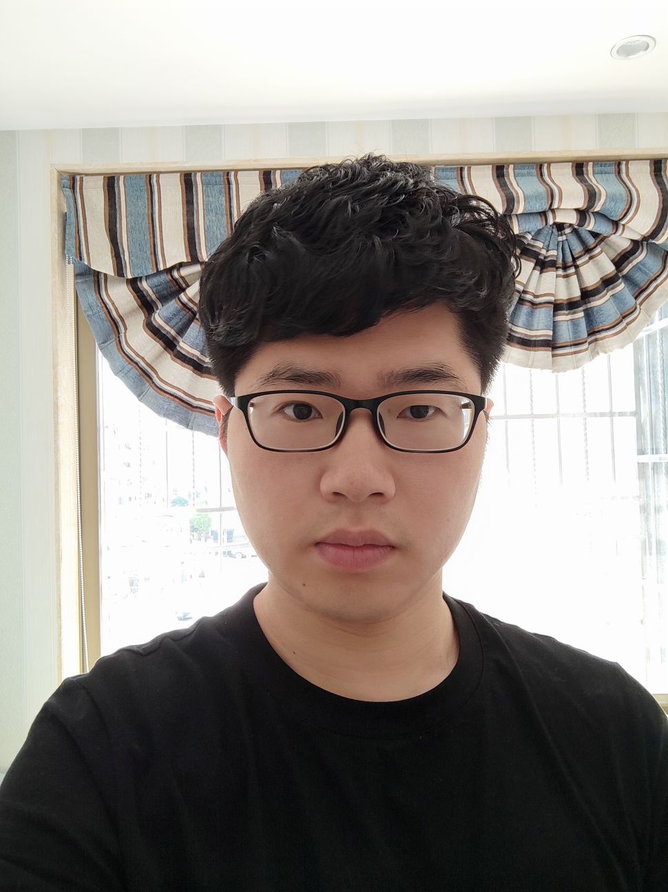 周银存头像