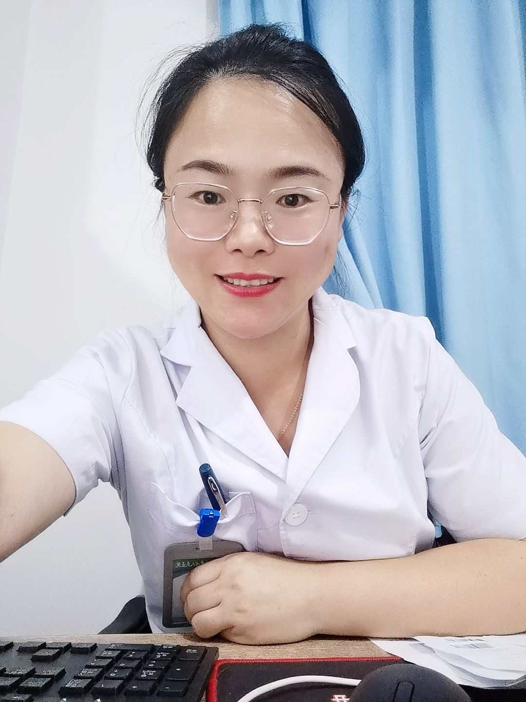 邱丽丽头像