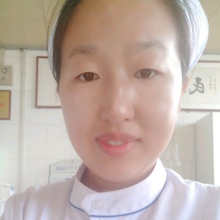 卢鹏娜头像