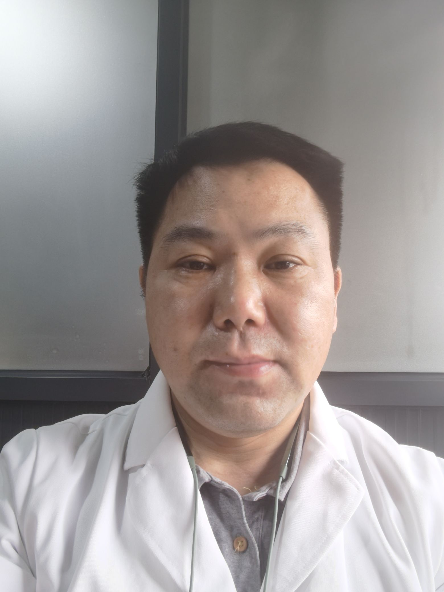 吴信辉头像