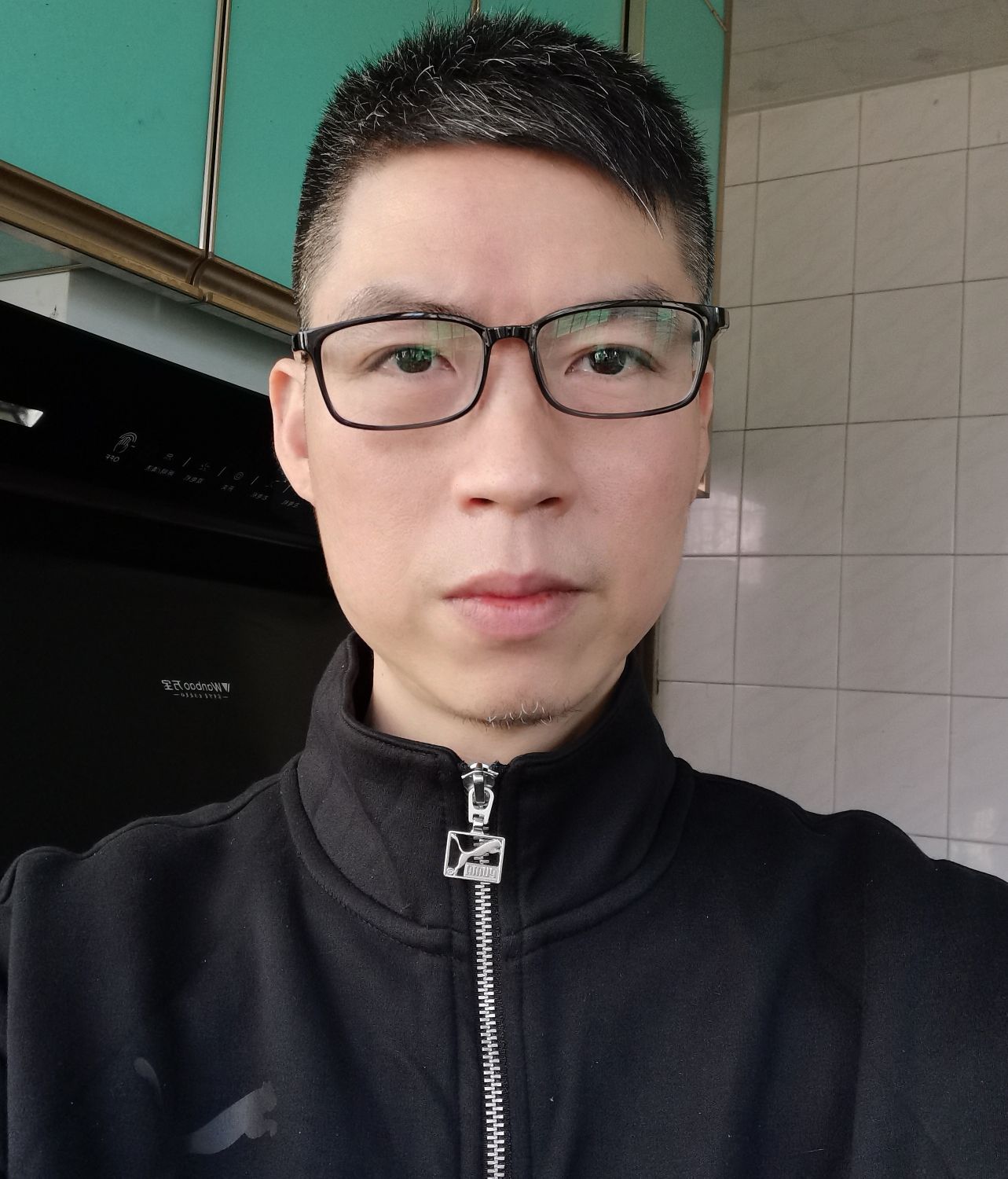 赖周文头像