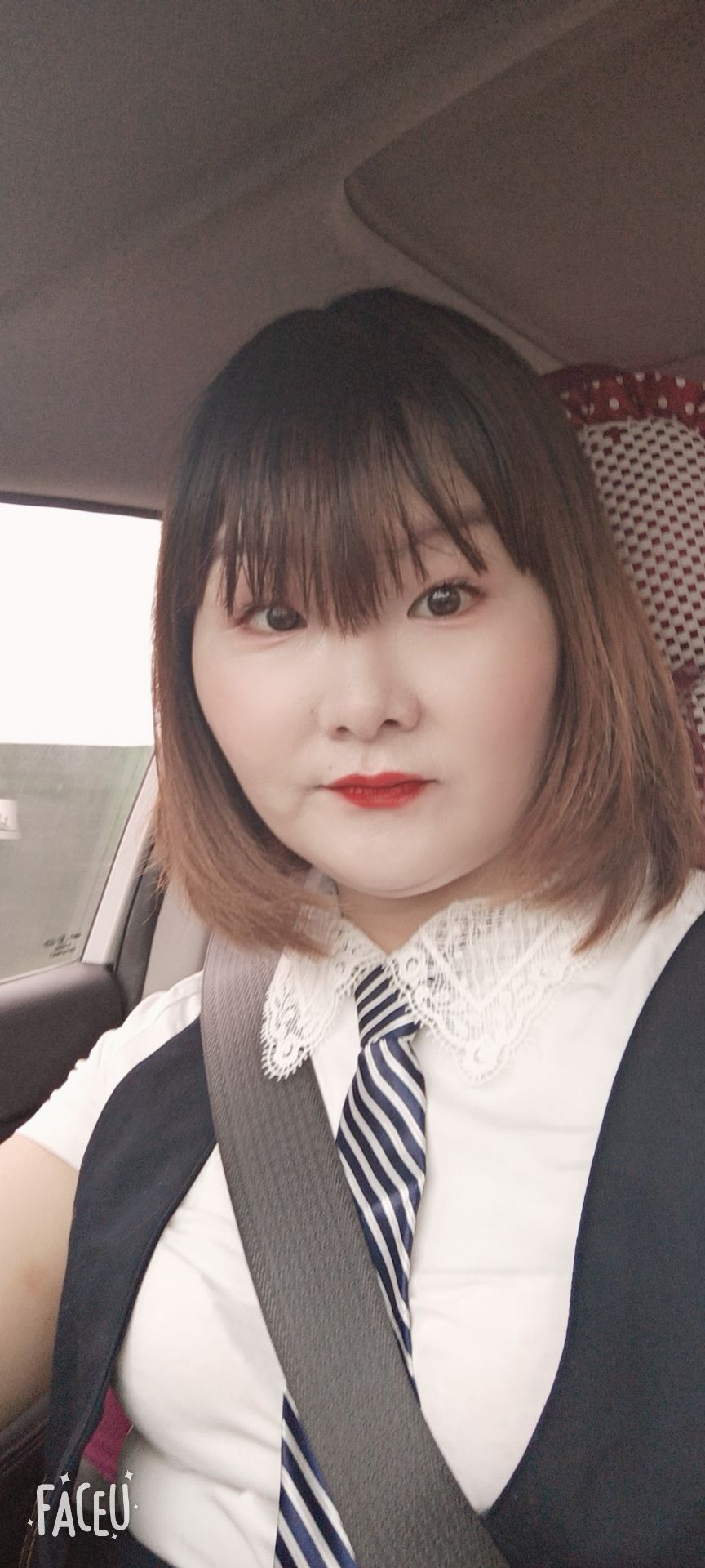 王朋娜头像