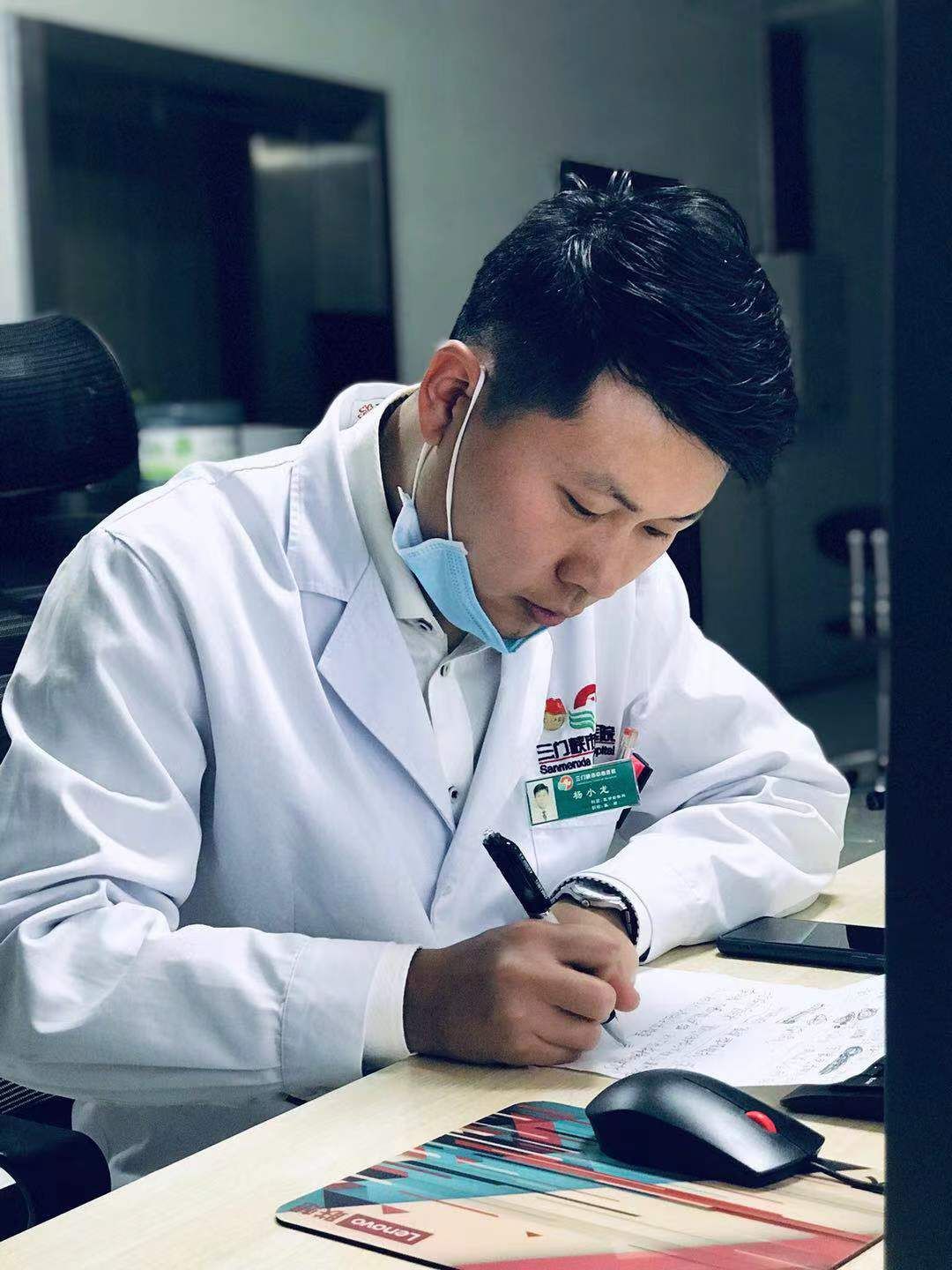 杨小龙头像