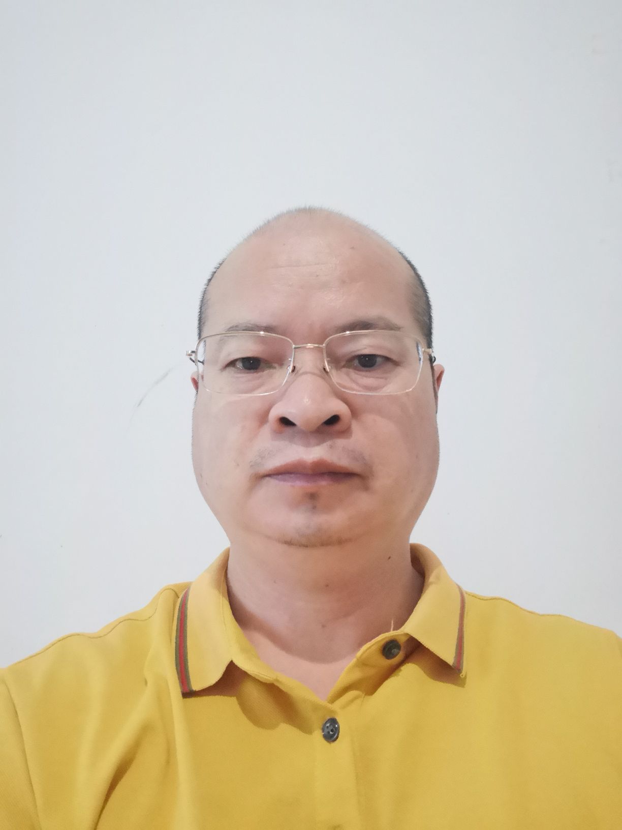 骆万霖头像