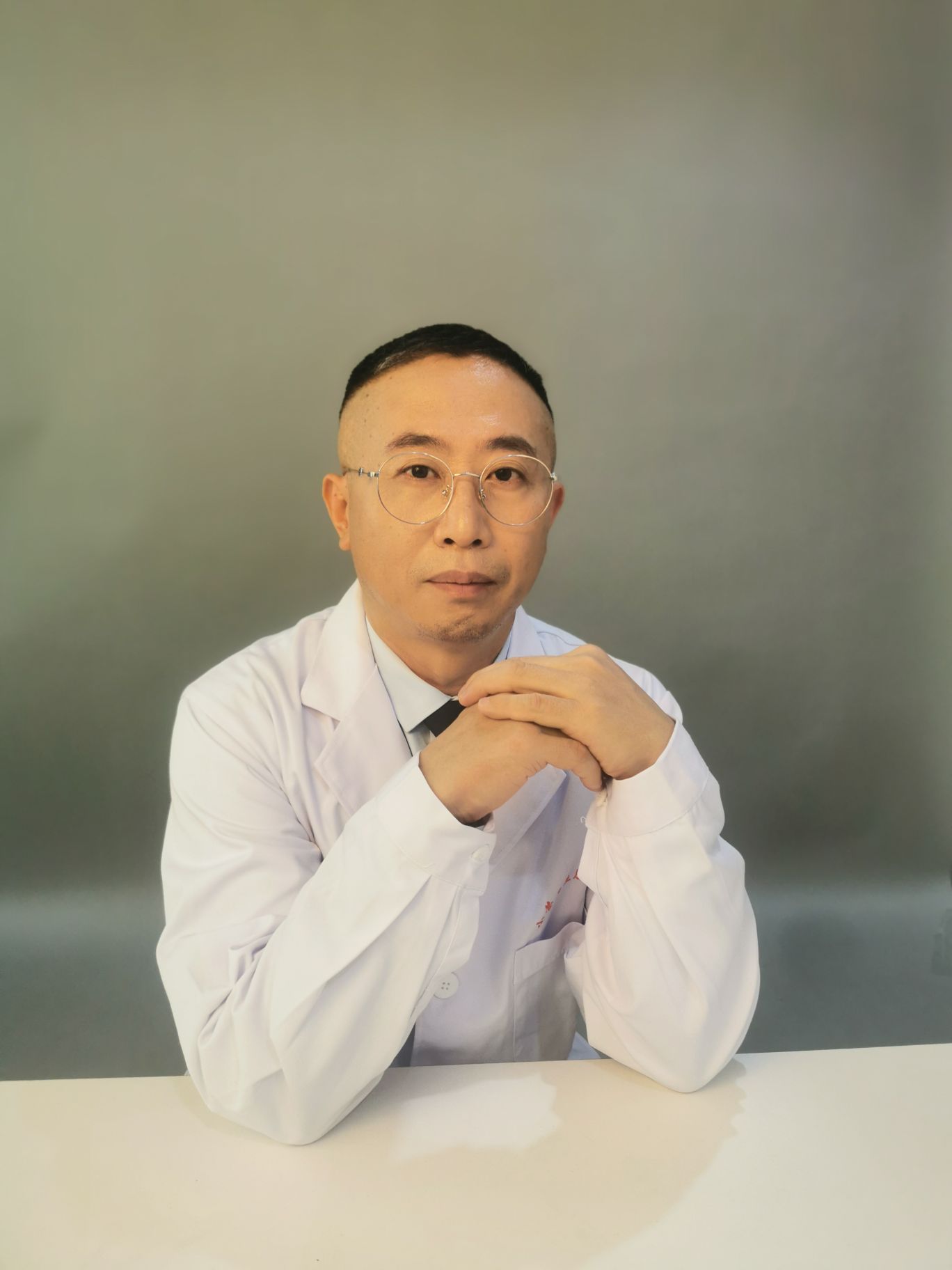 龙云群头像
