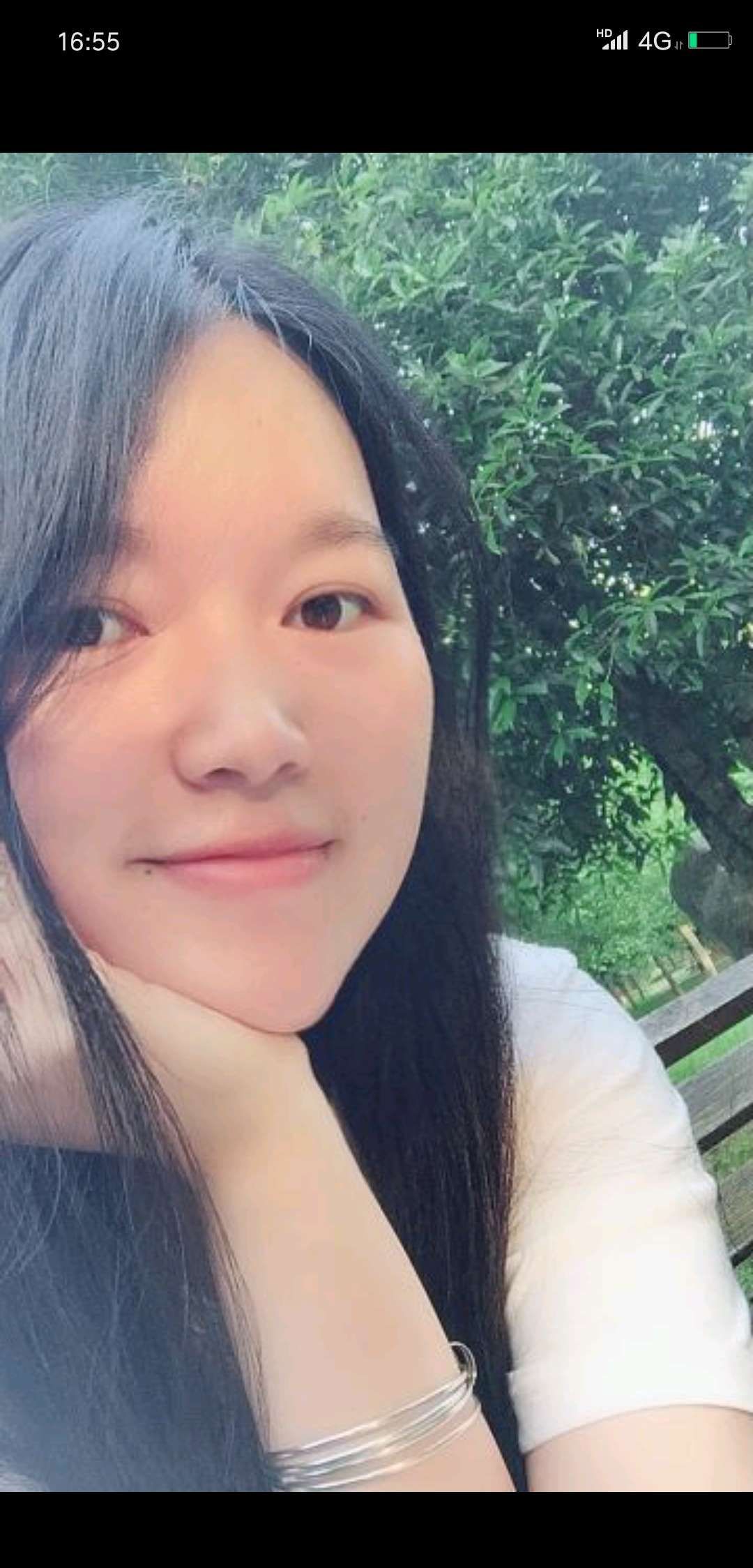 何梦洁头像