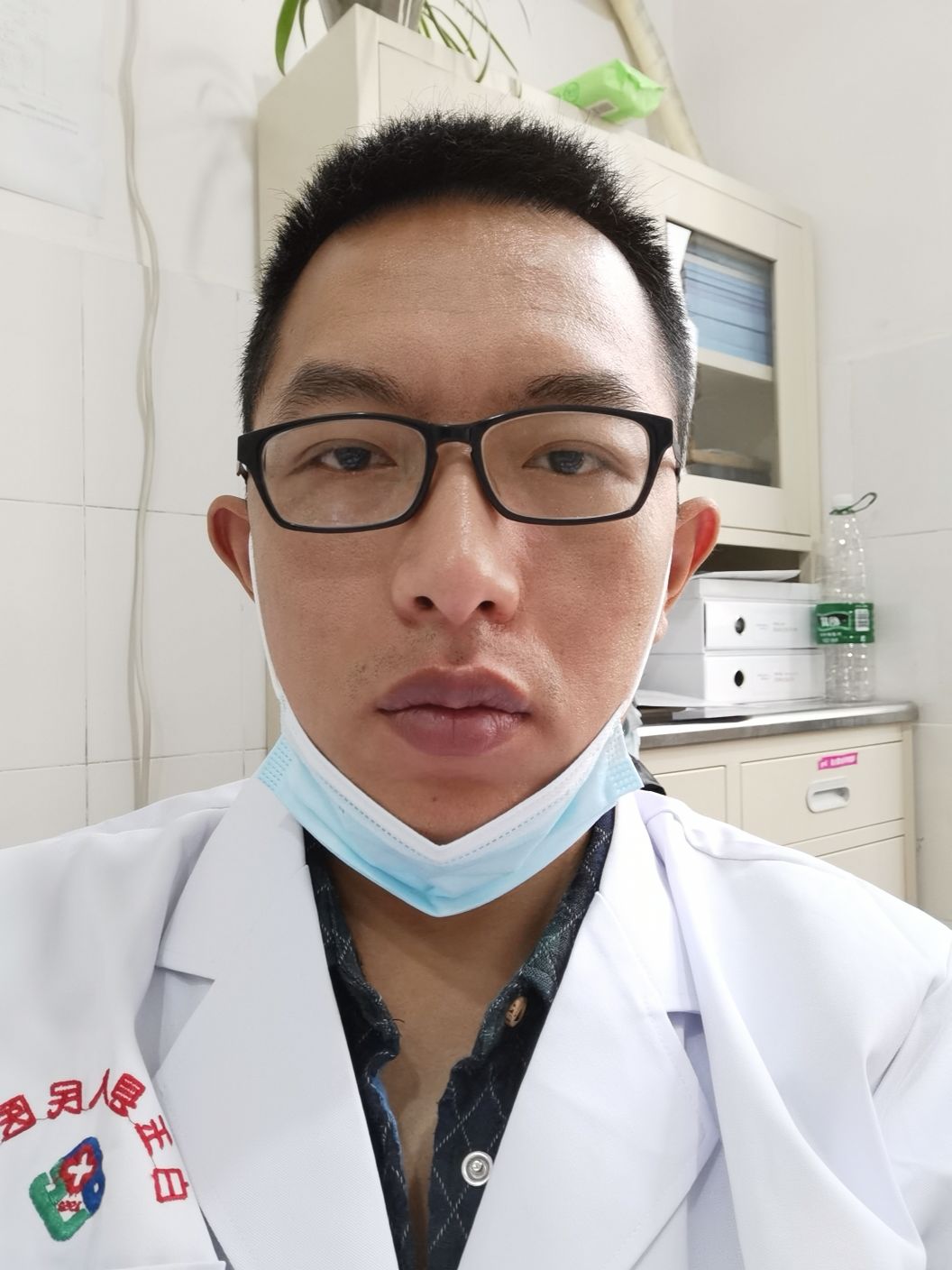 李亮头像