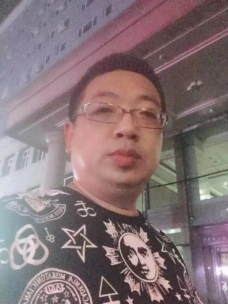 梁冰头像