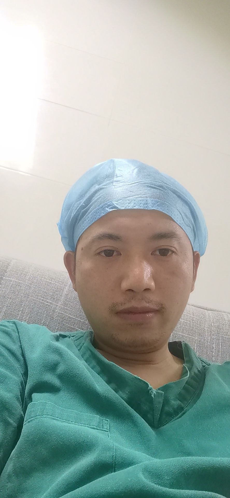 石卫冰头像