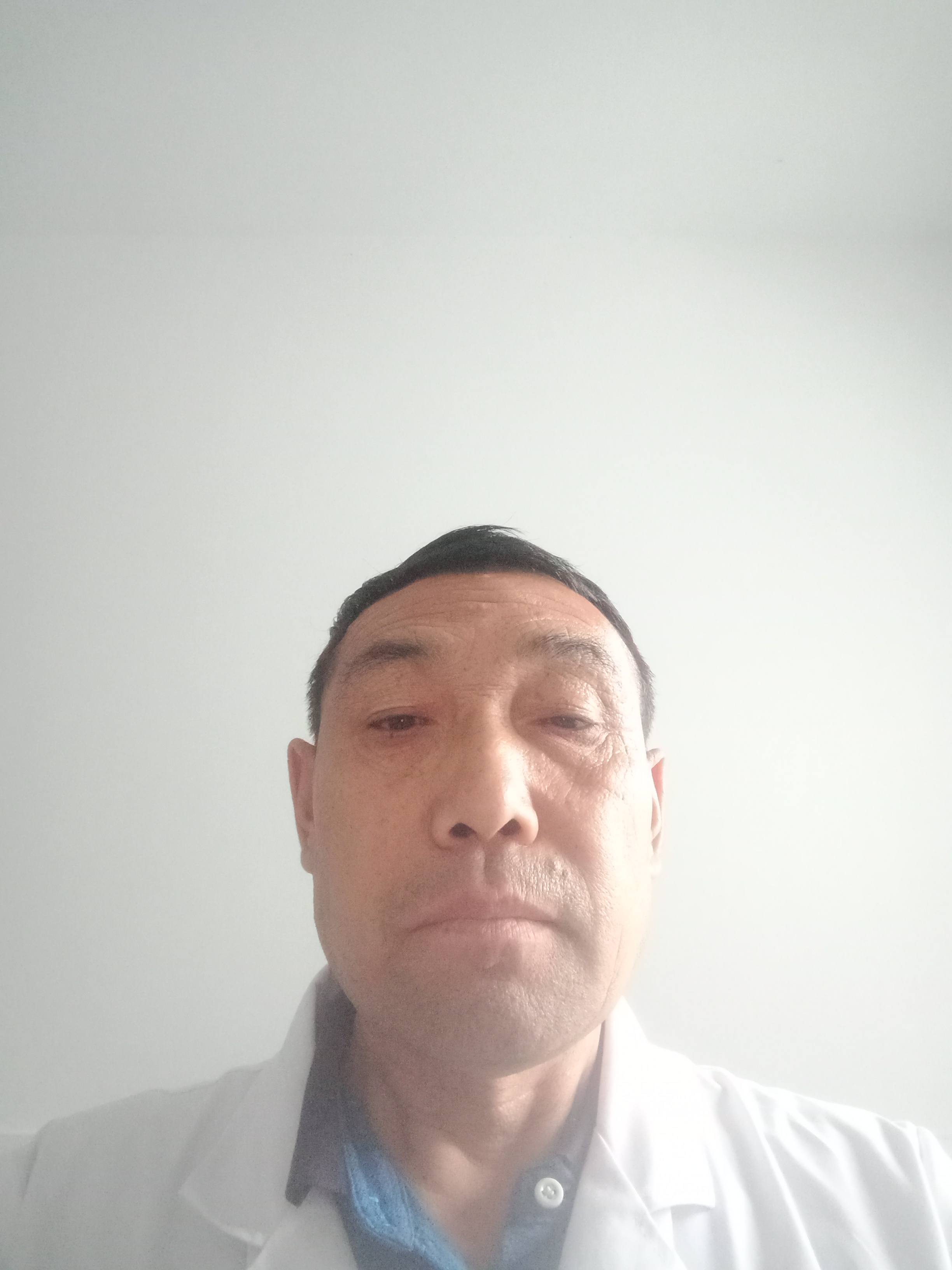 贾炳山头像