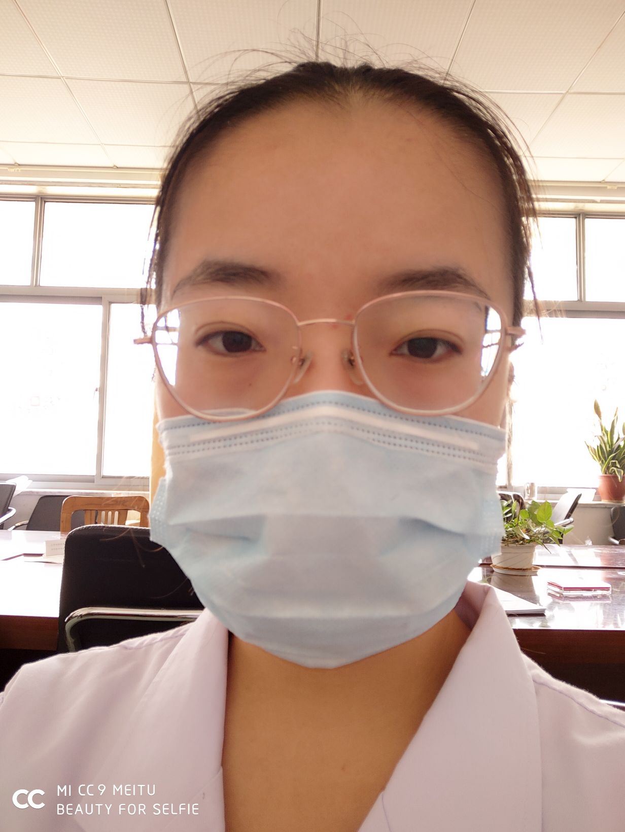 贾懿新头像