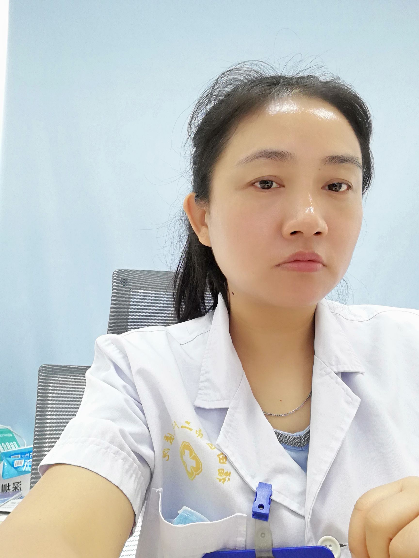 曾凡妮头像