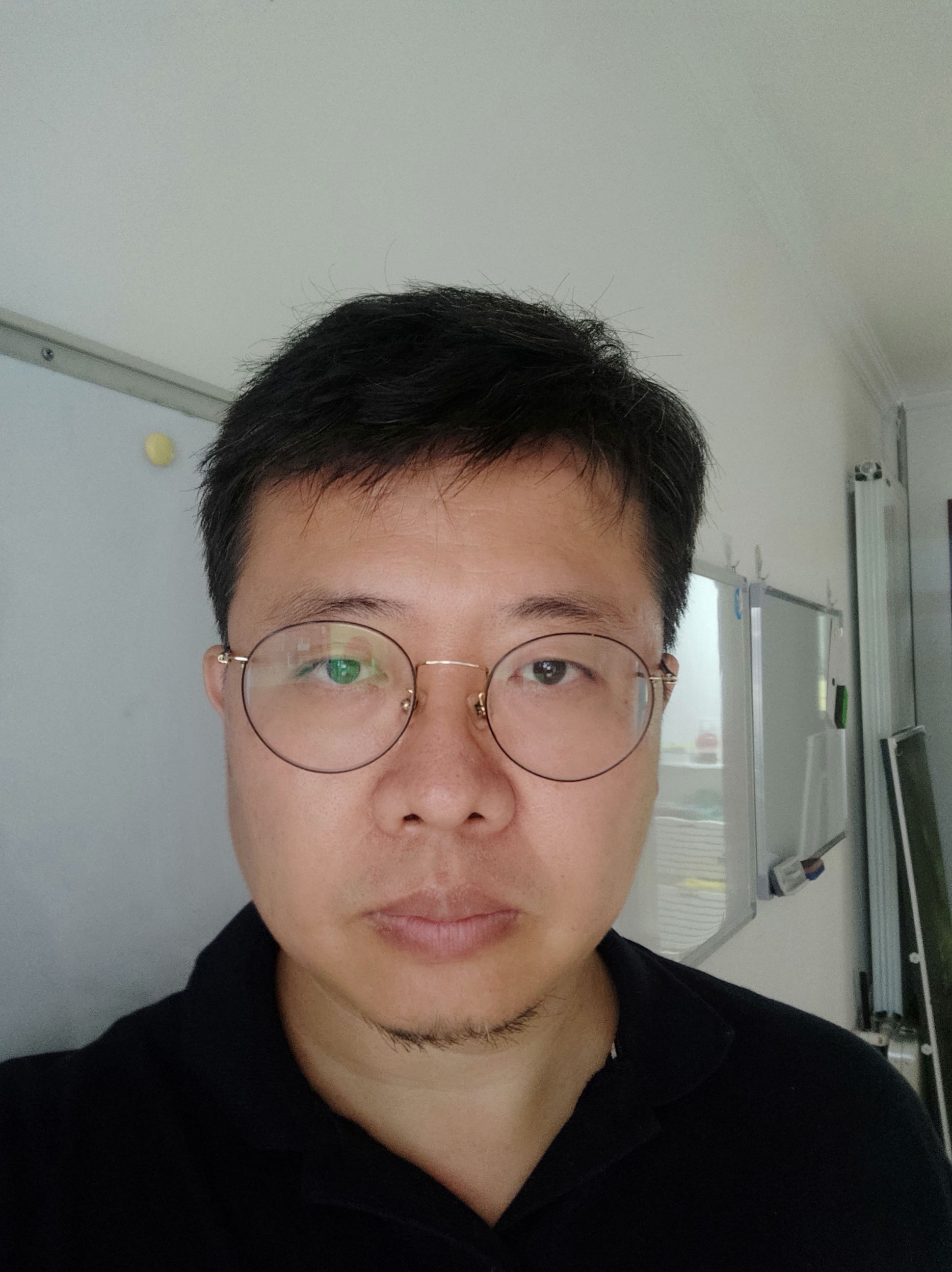 门昌平头像